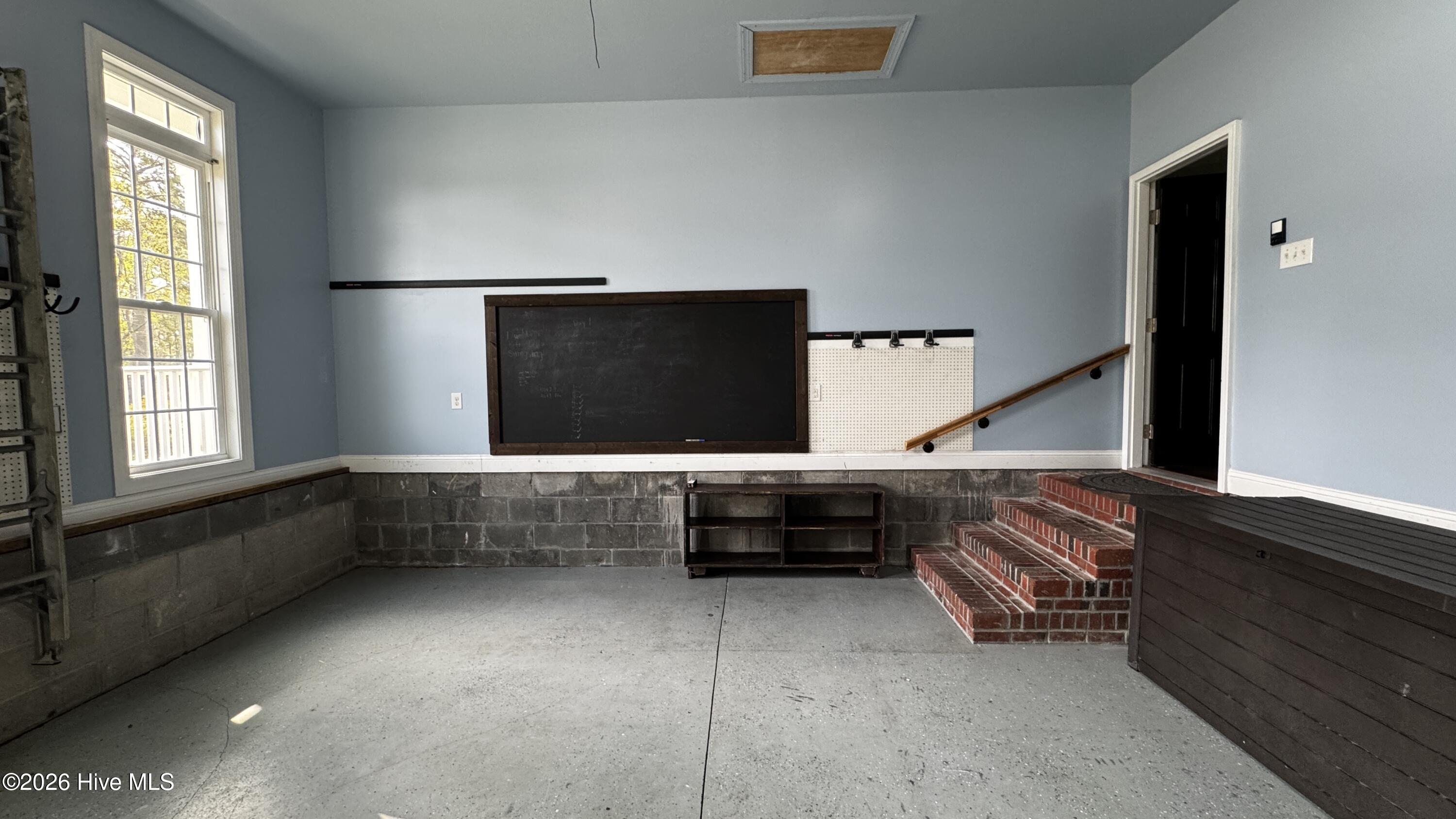 100565264 | Photo 38