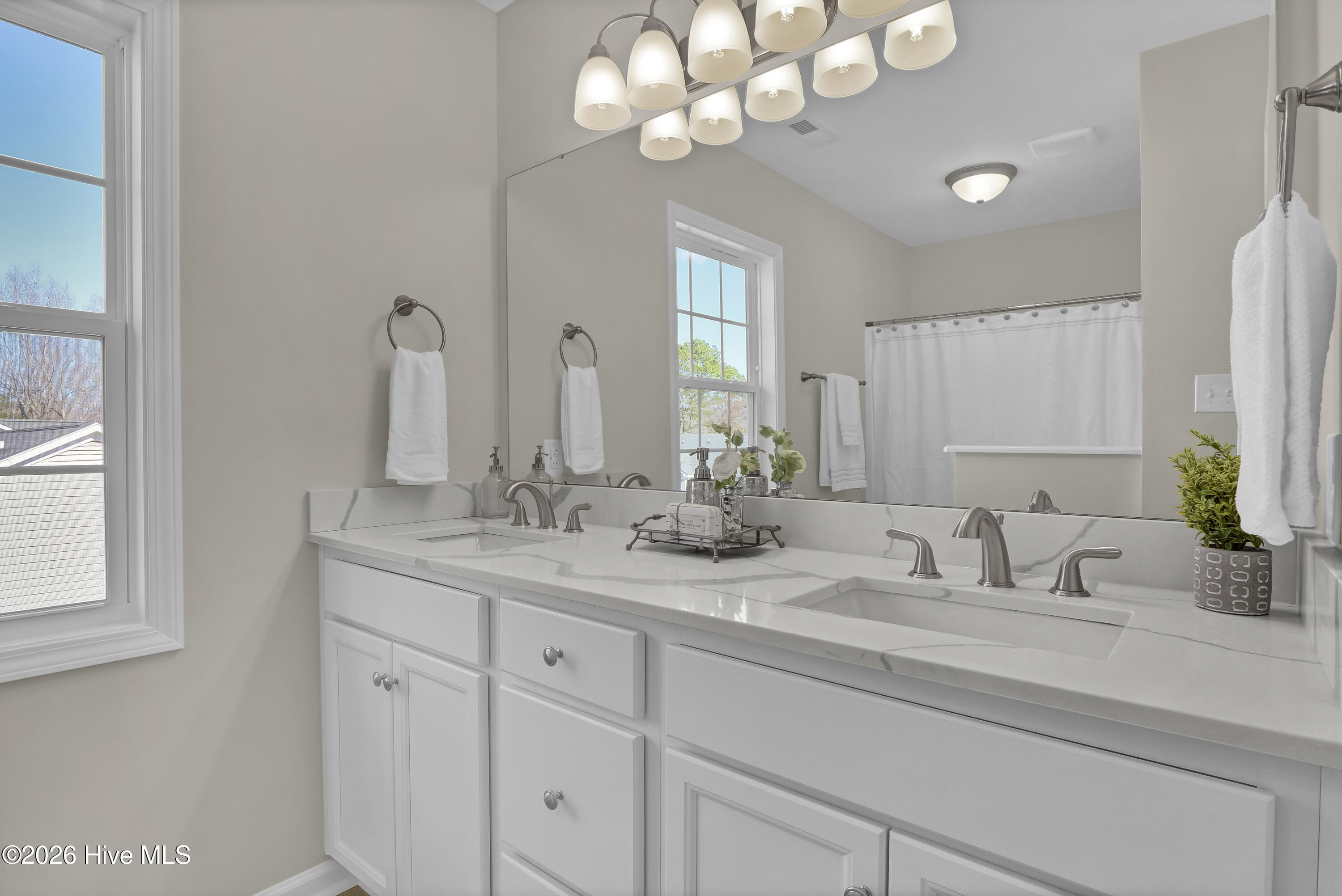 100556678 | Photo 24