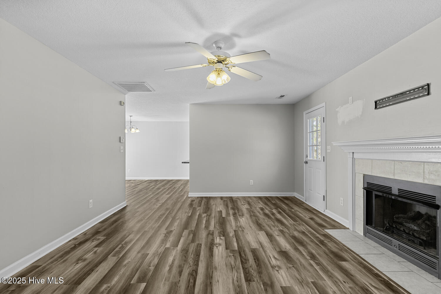 100545321 | Photo 11