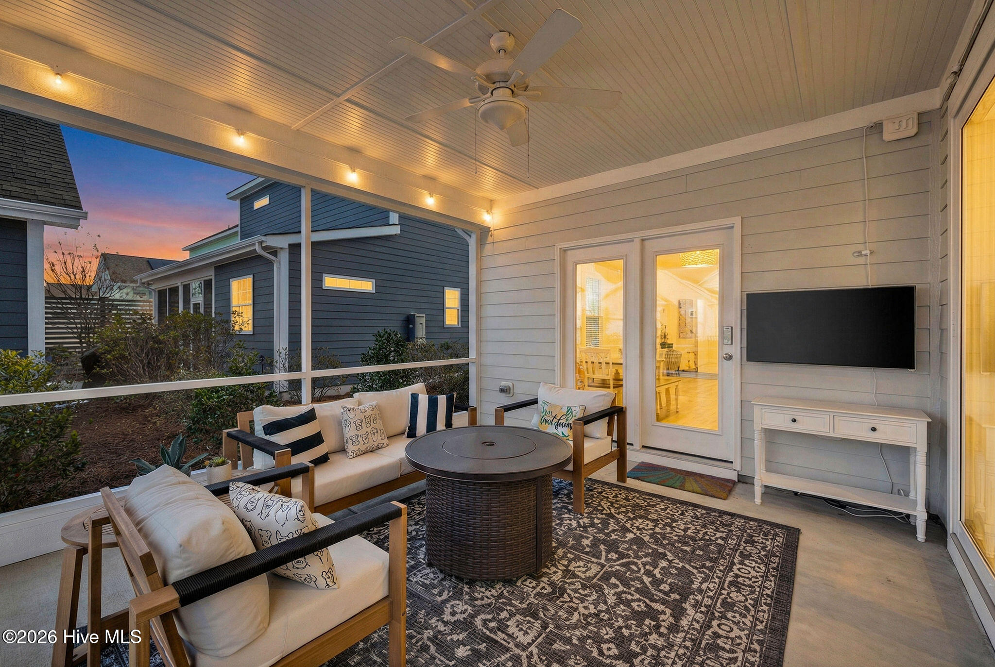 100554120 | Photo 21