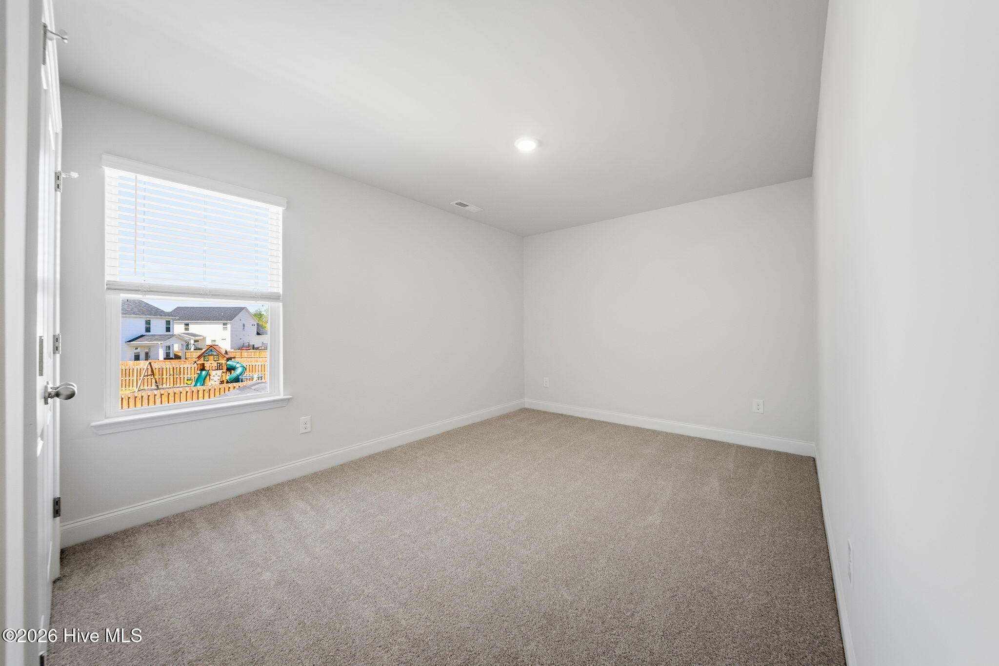 100566000 | Photo 37