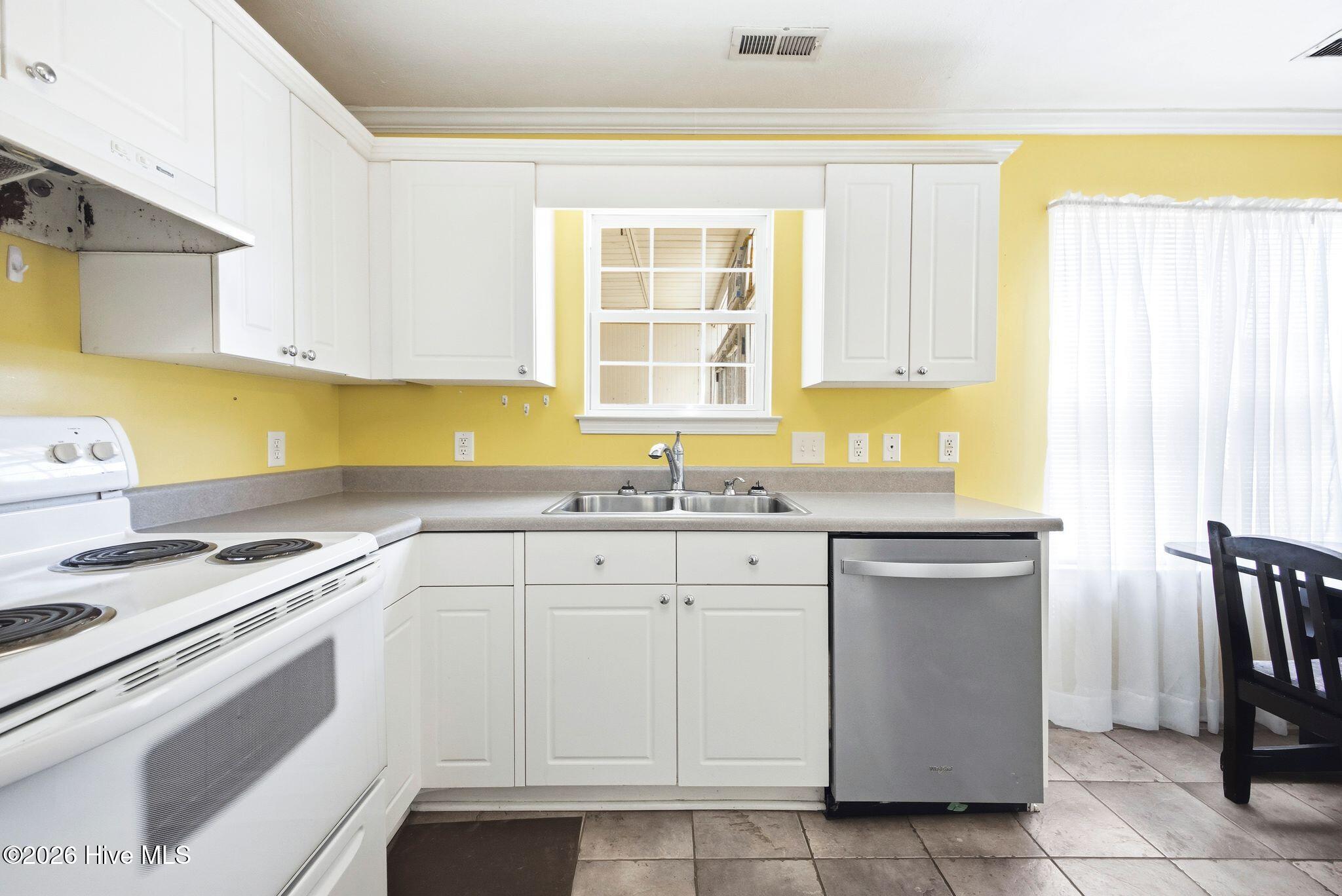 100564329 | Photo 15