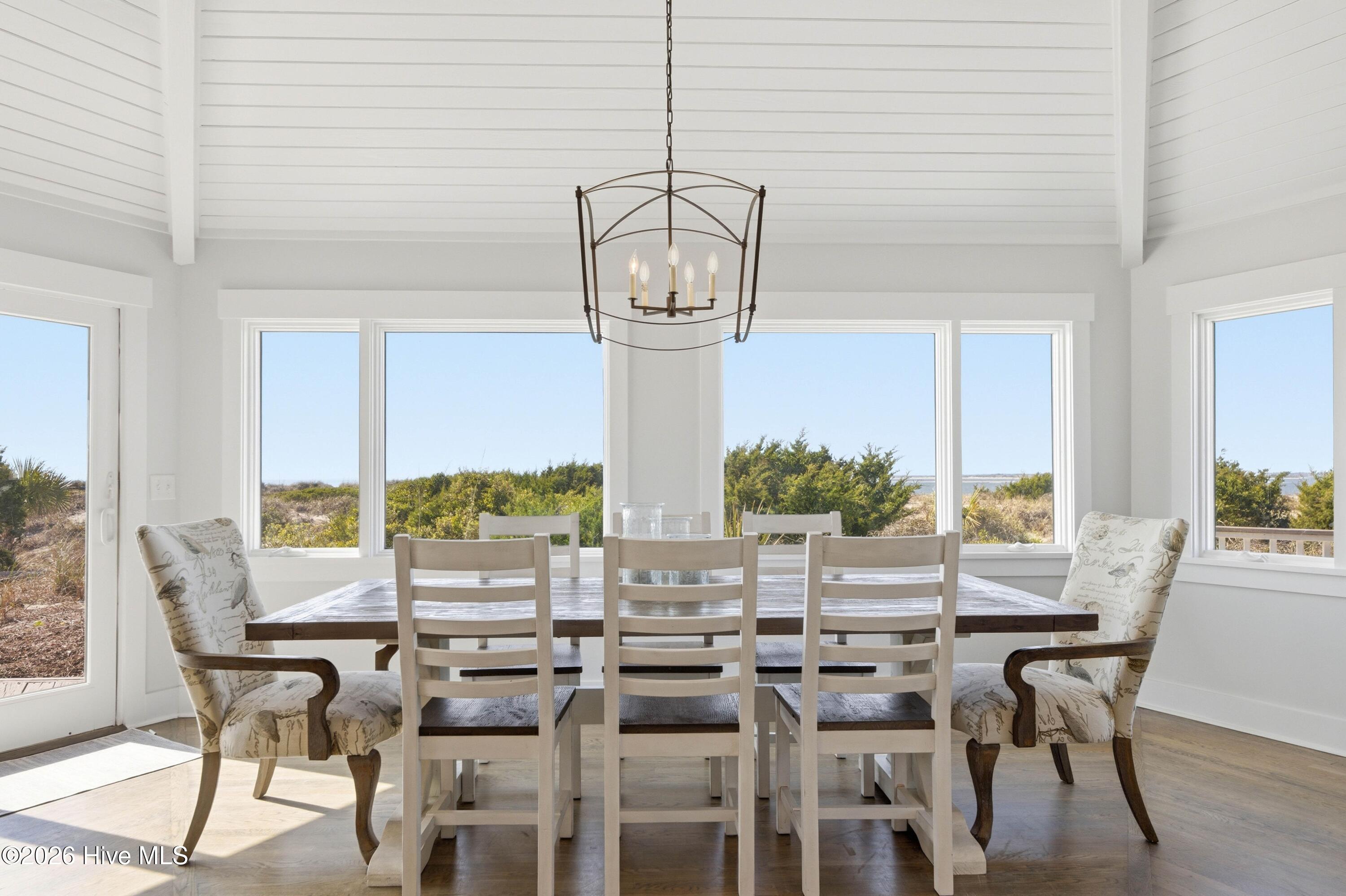 100560271 | Photo 19