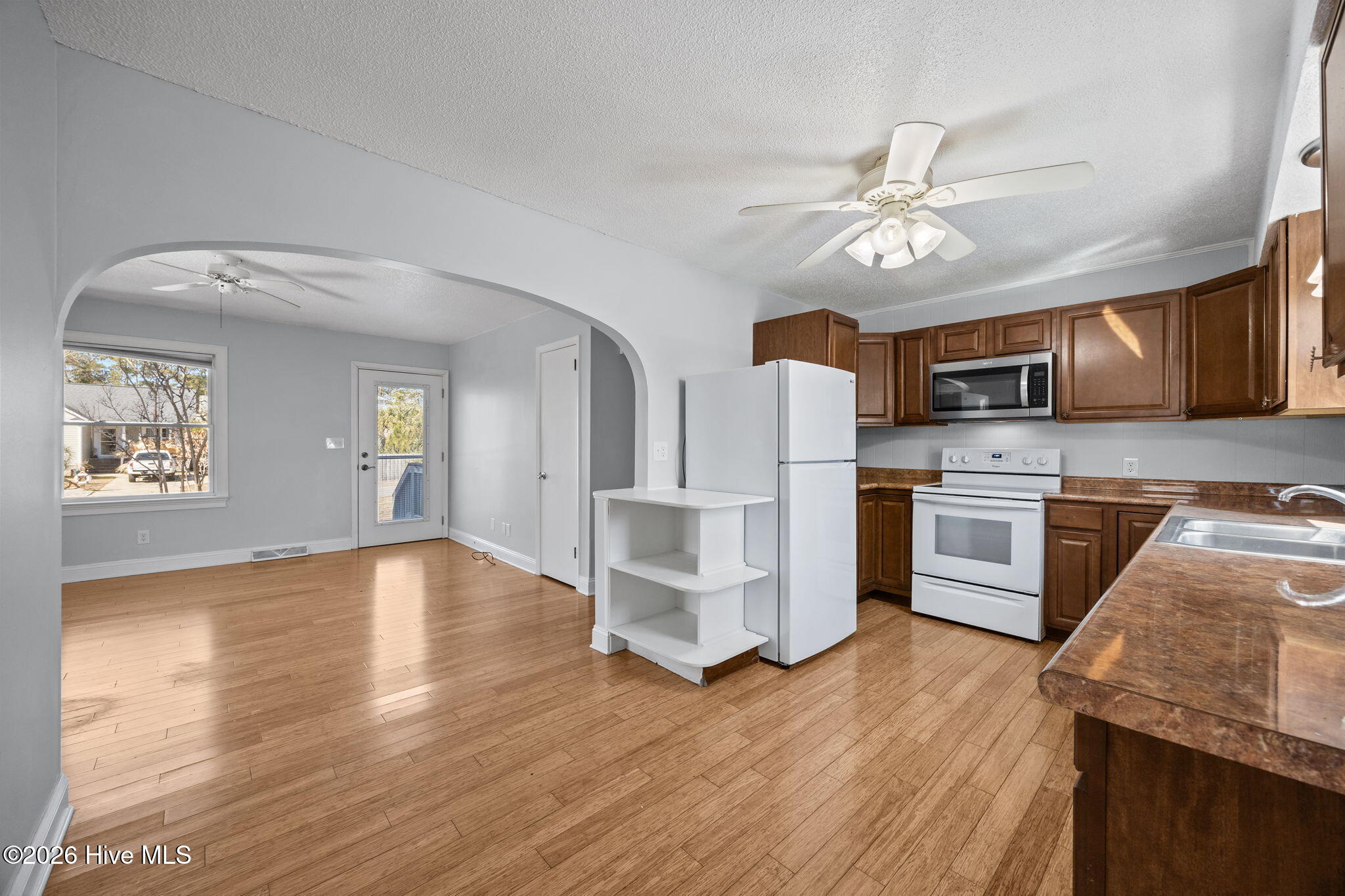 100554727 | Photo 10