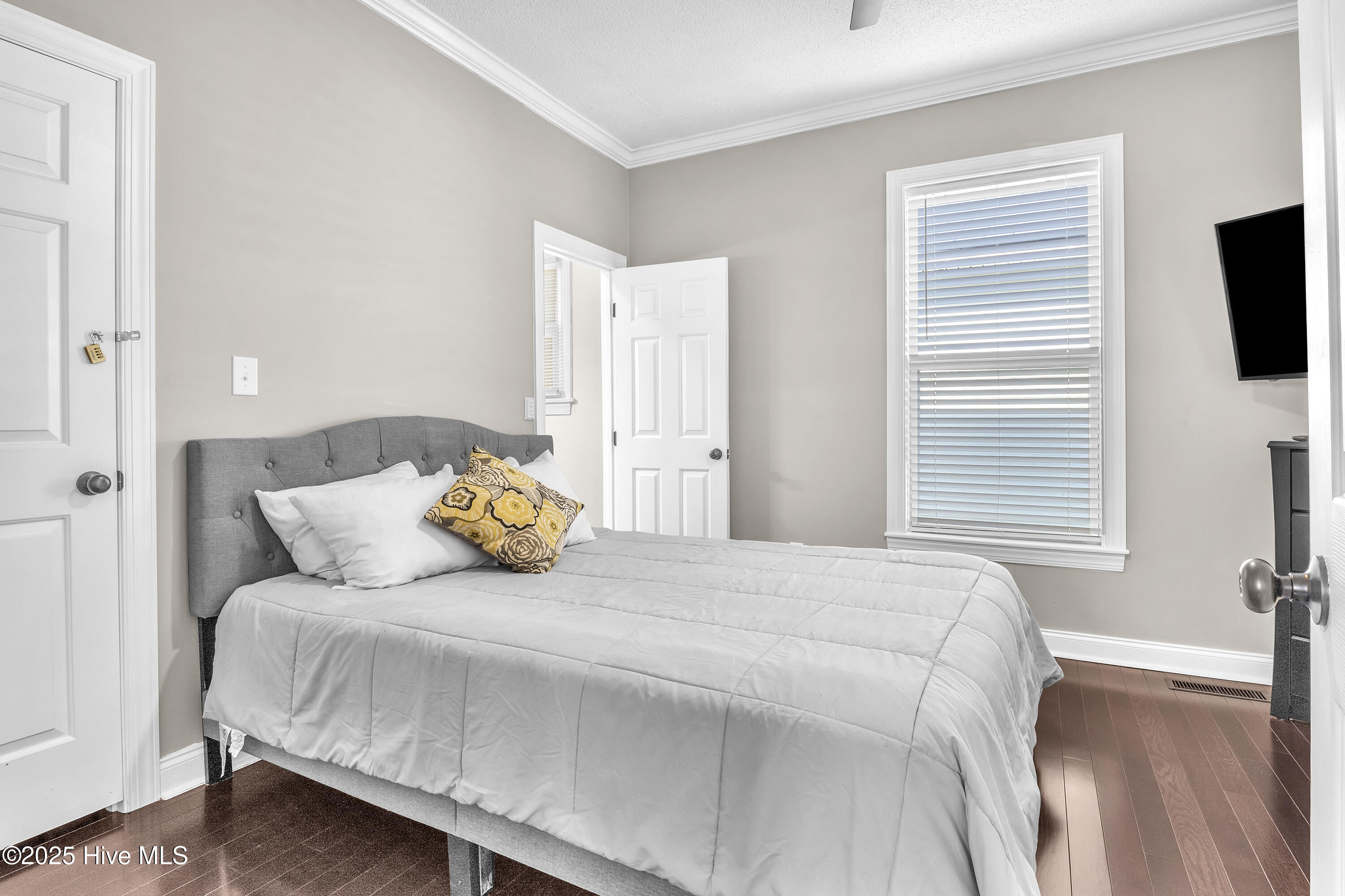 100548856 | Photo 13