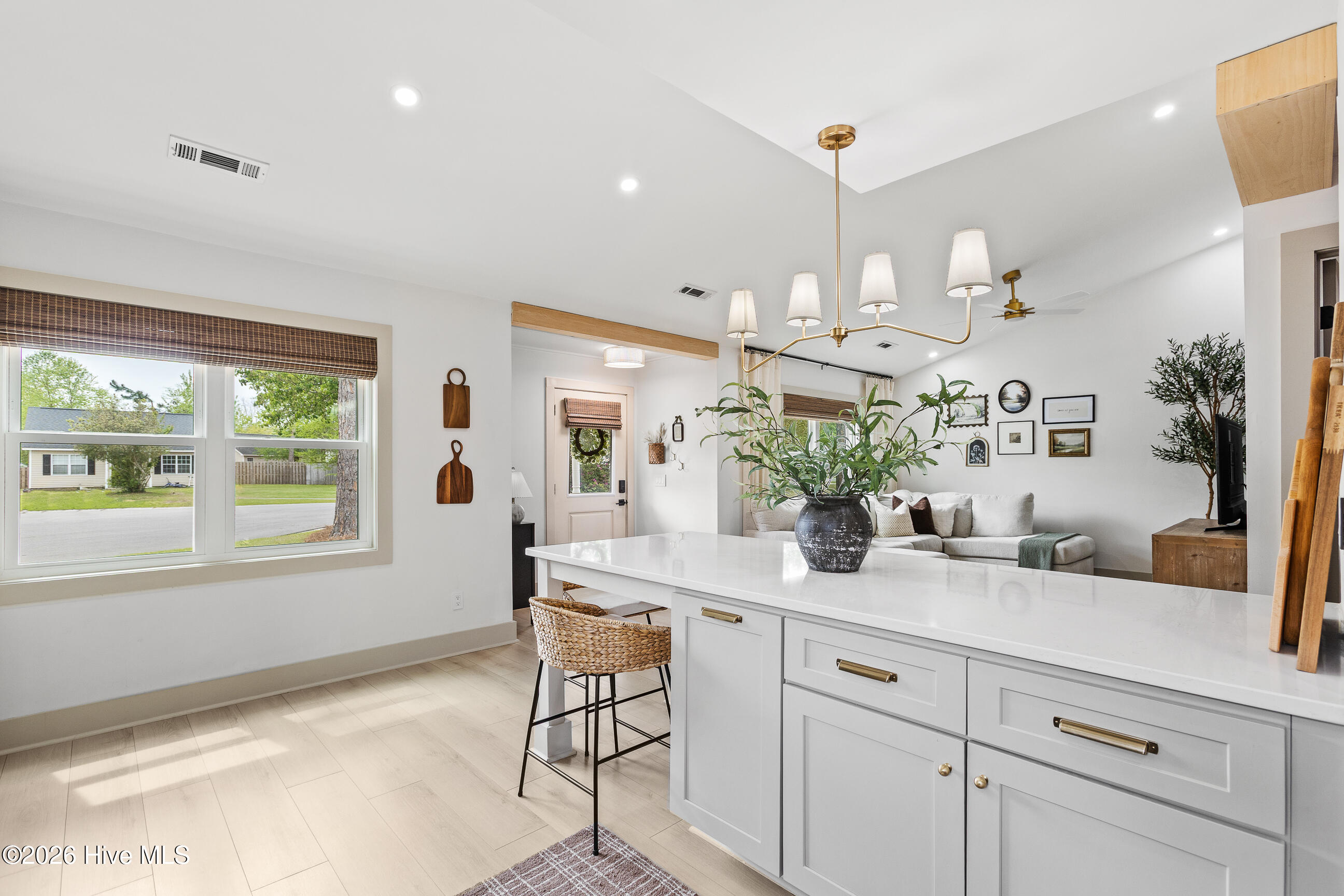 100566396 | Photo 13