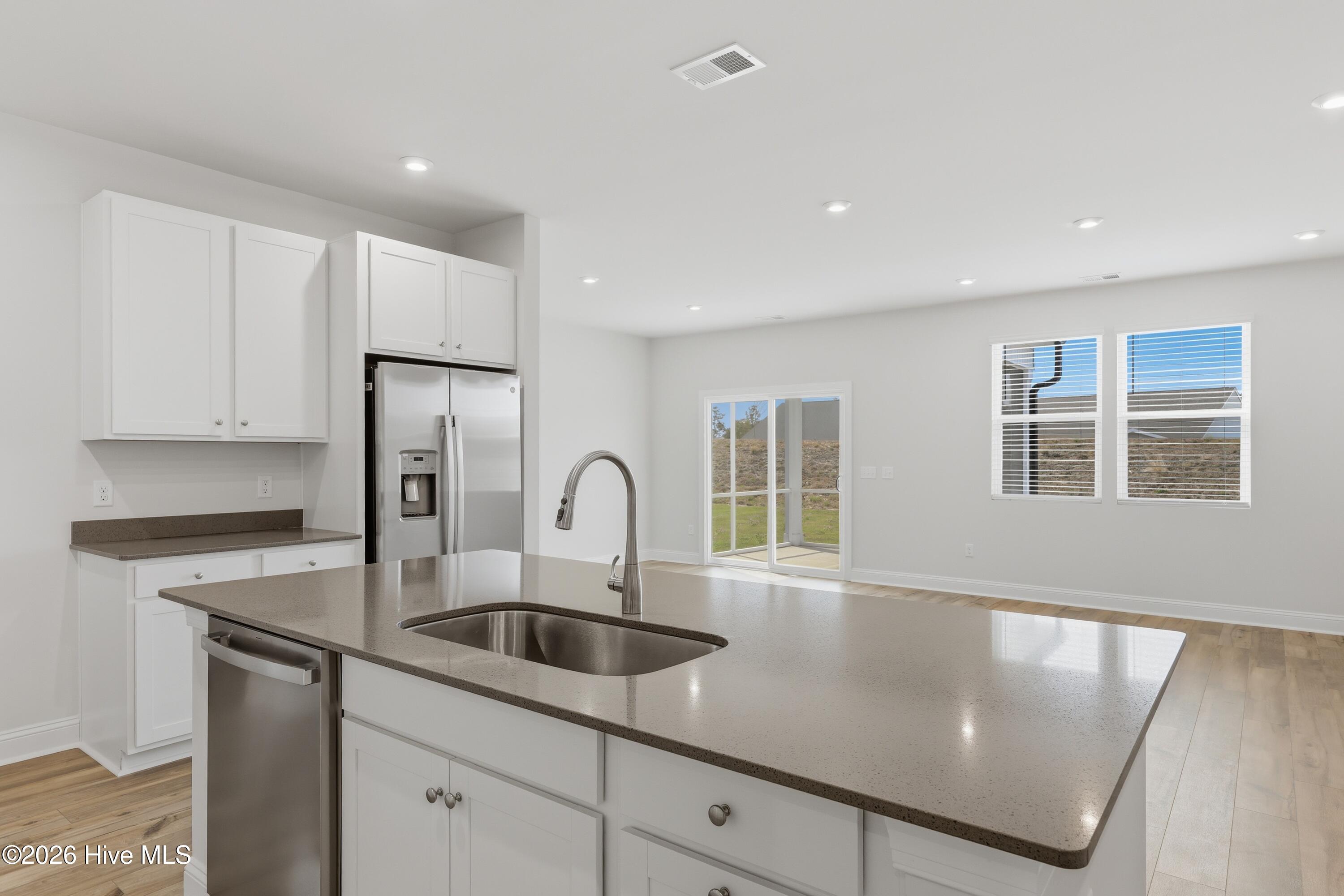 100563139 | Photo 20