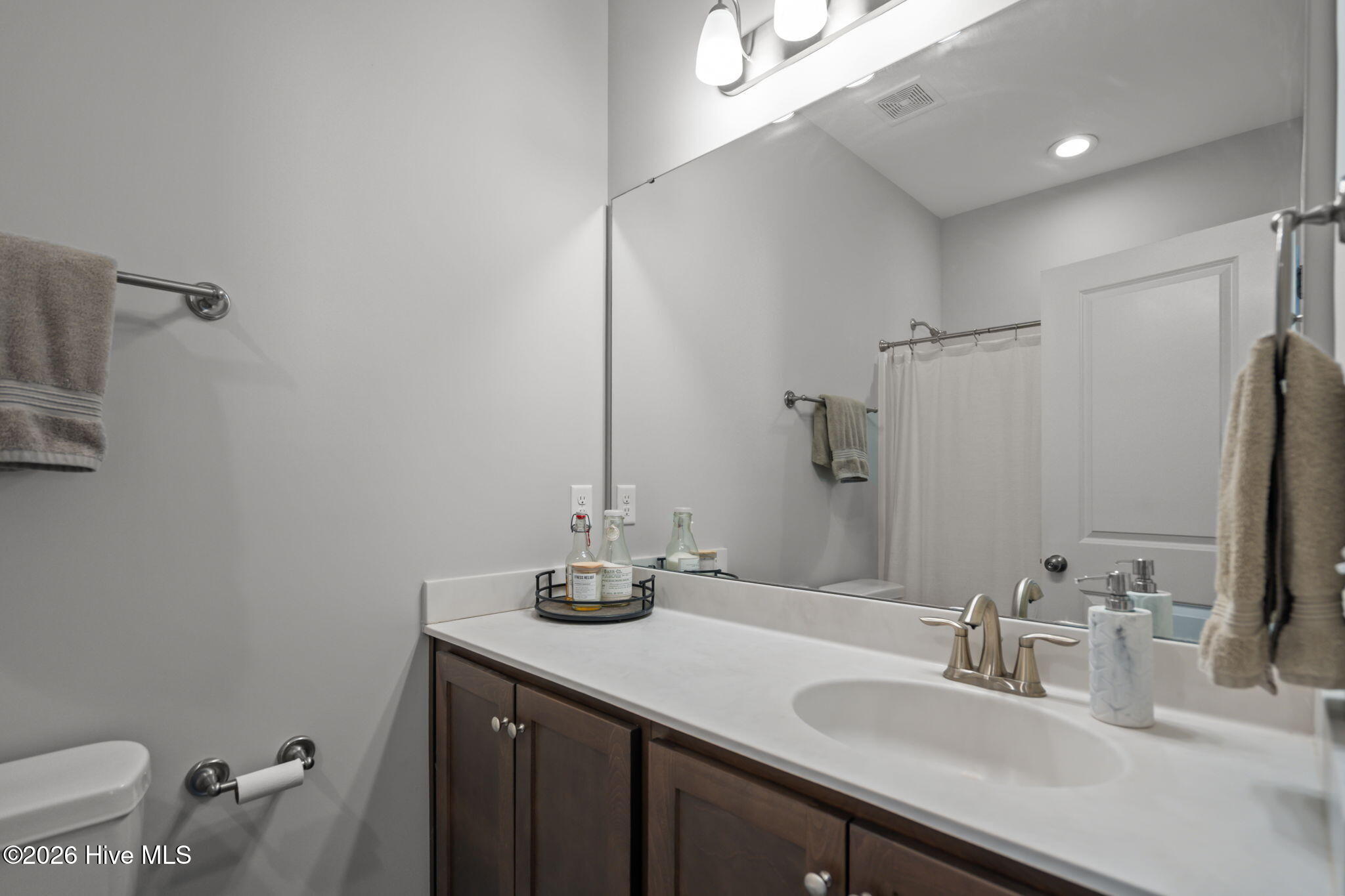 100557039 | Photo 32