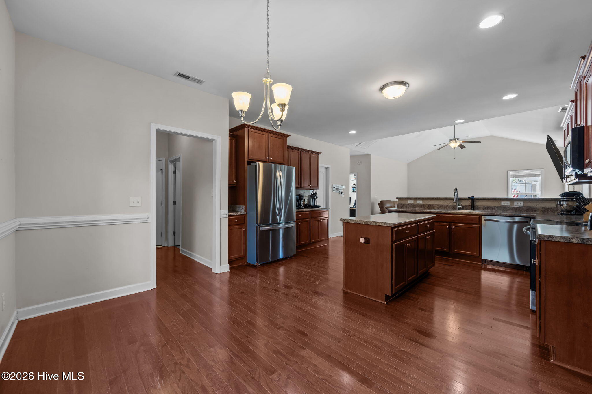 100552889 | Photo 14