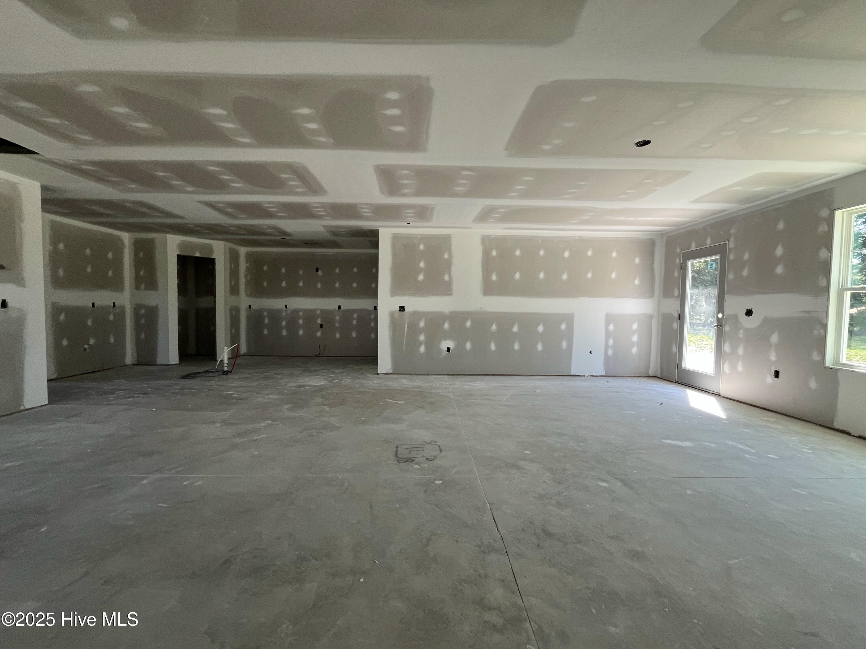 Lot 61 (06_20_25)(Living)