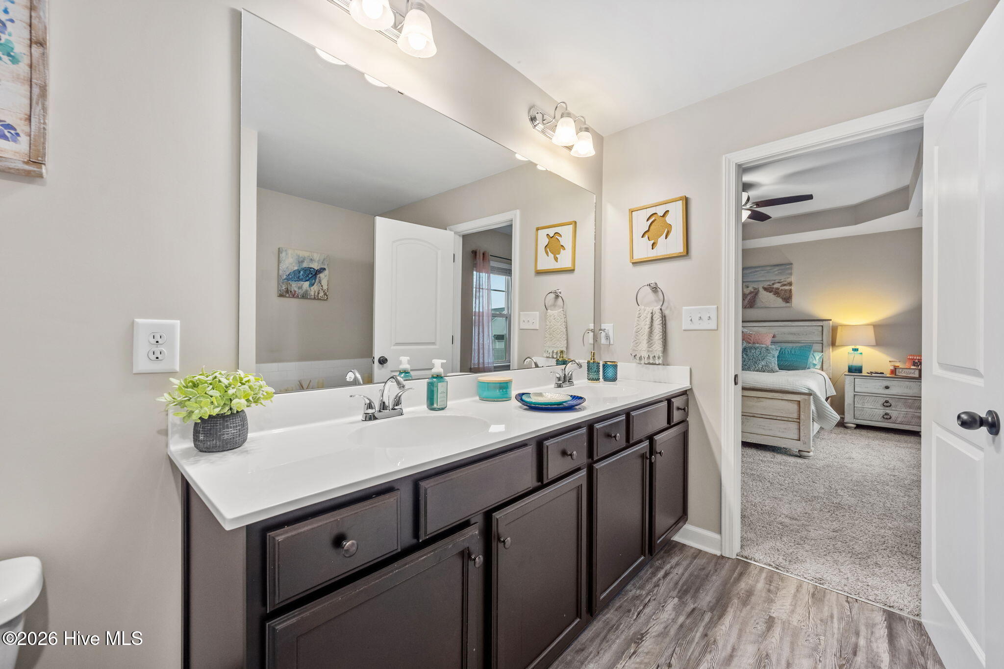 100558417 | Photo 19