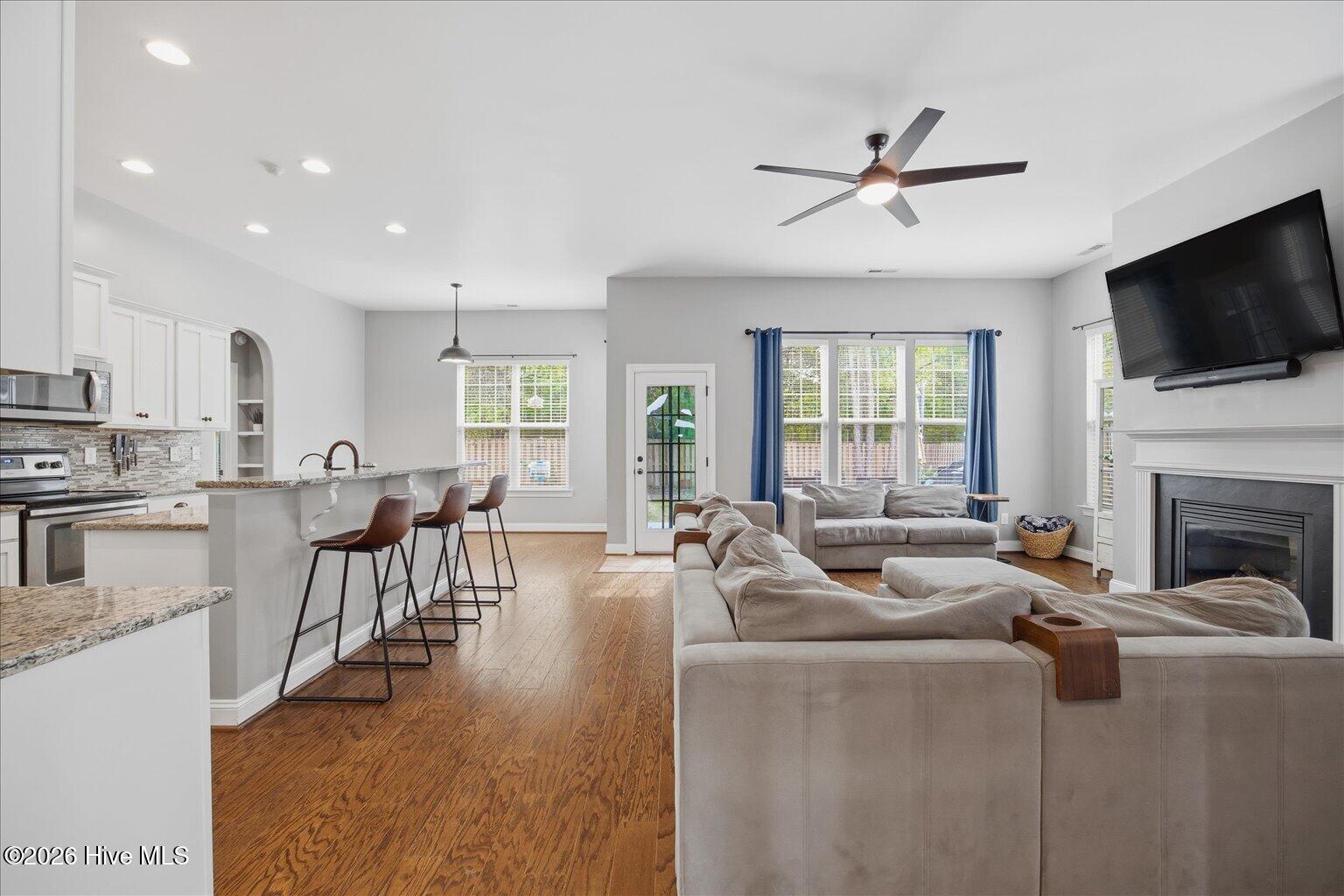 100565930 | Photo 10