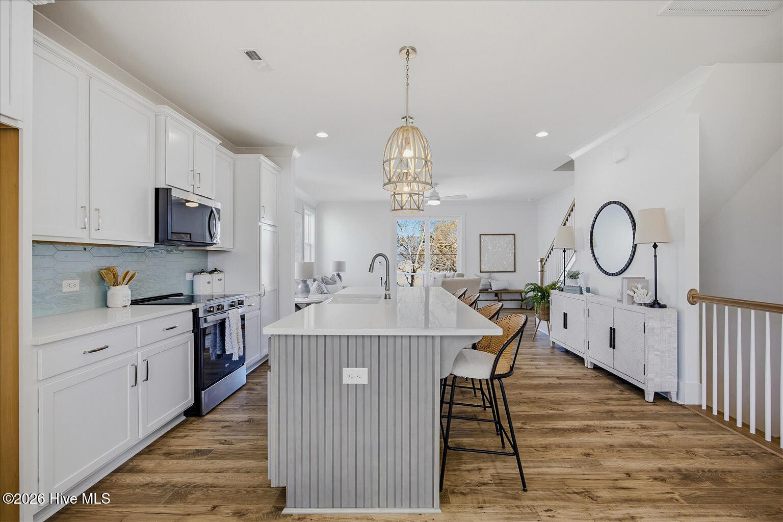 100561873 | Photo 11