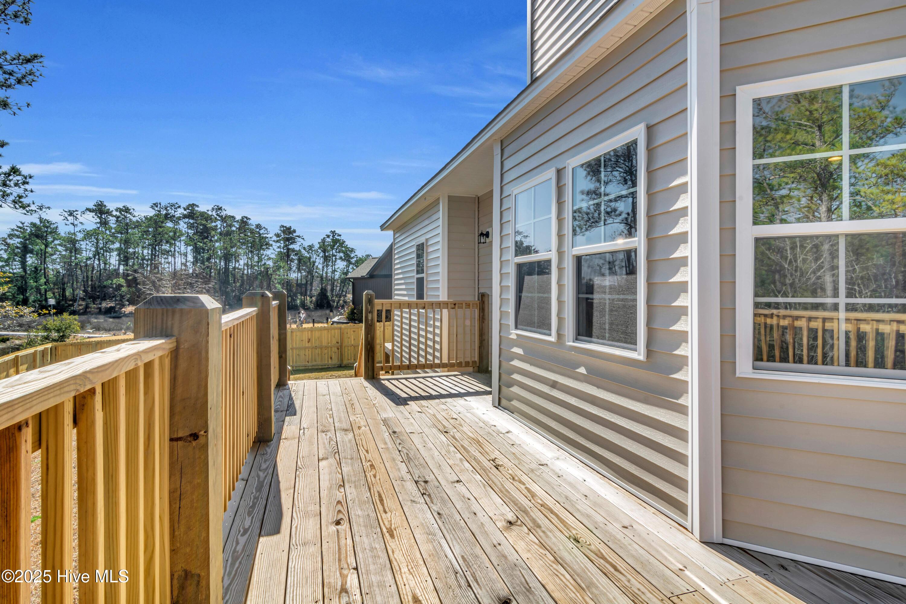 100566089 | Photo 40