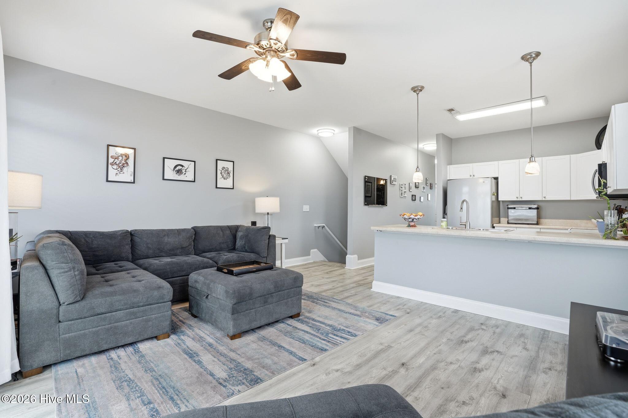 100558229 | Photo 11