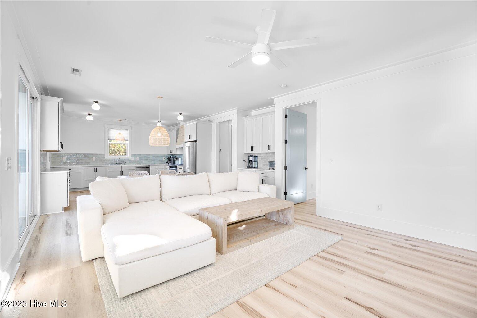 100544004 | Photo 16