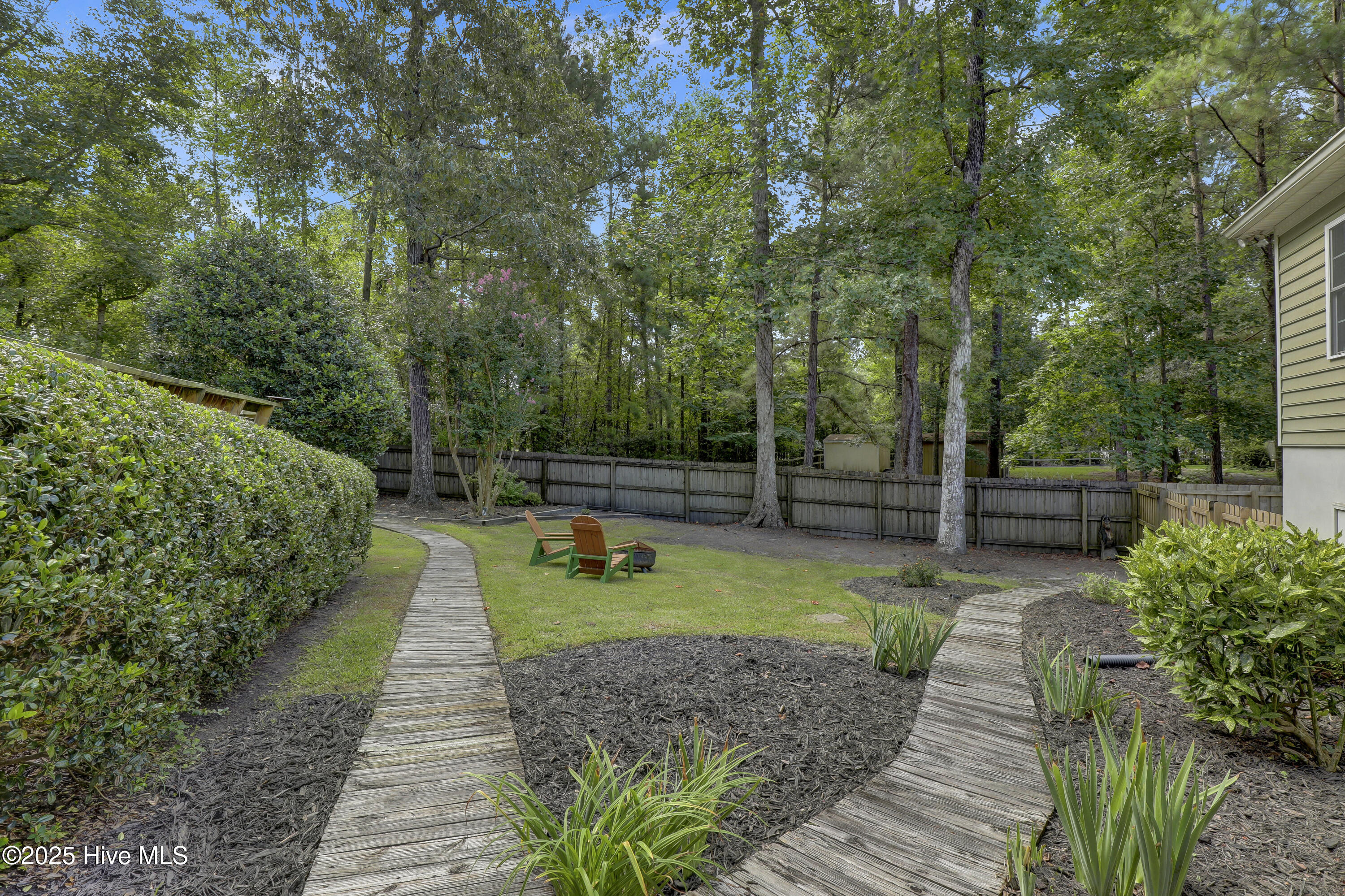 100525389 | Photo 41