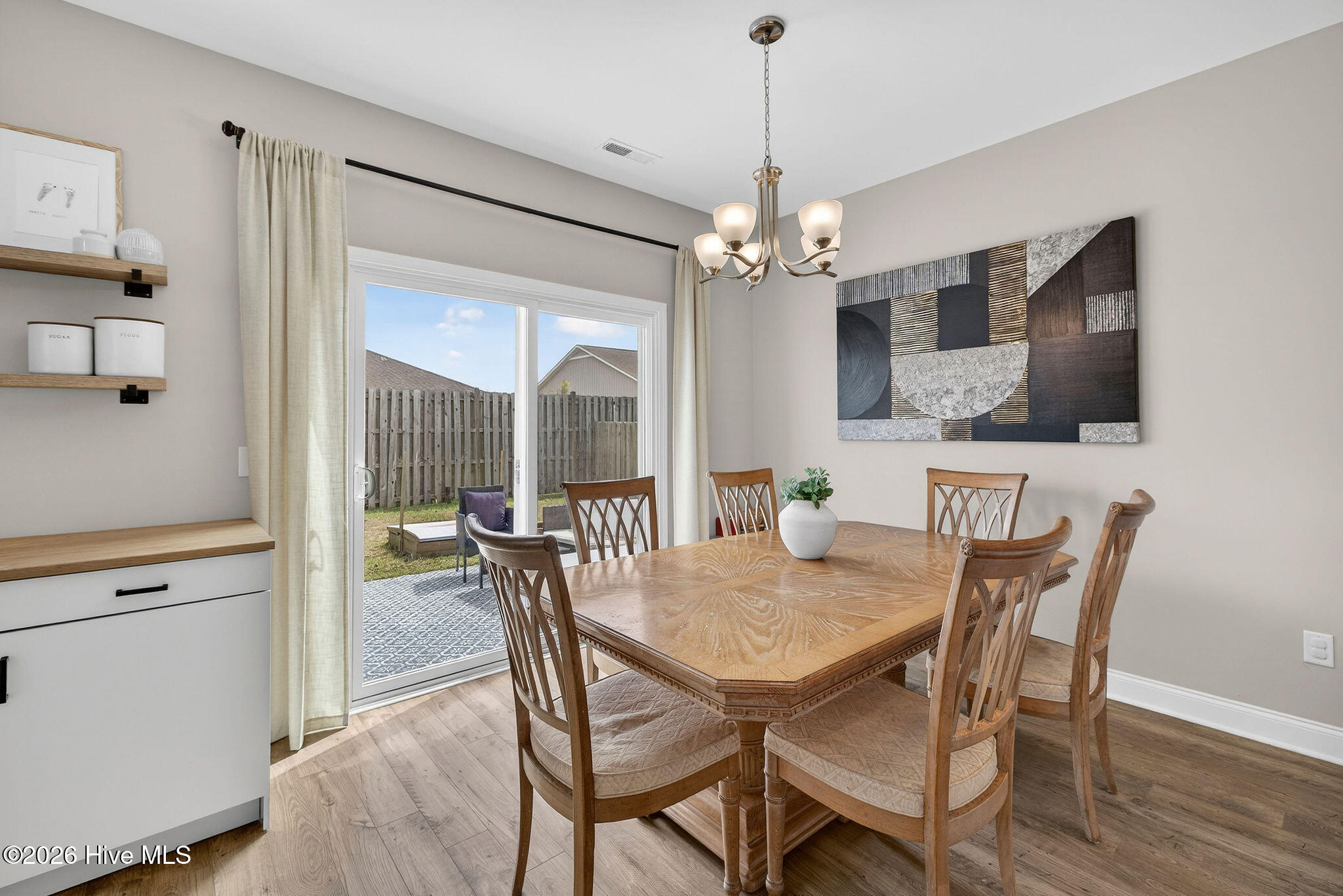 100563474 | Photo 12