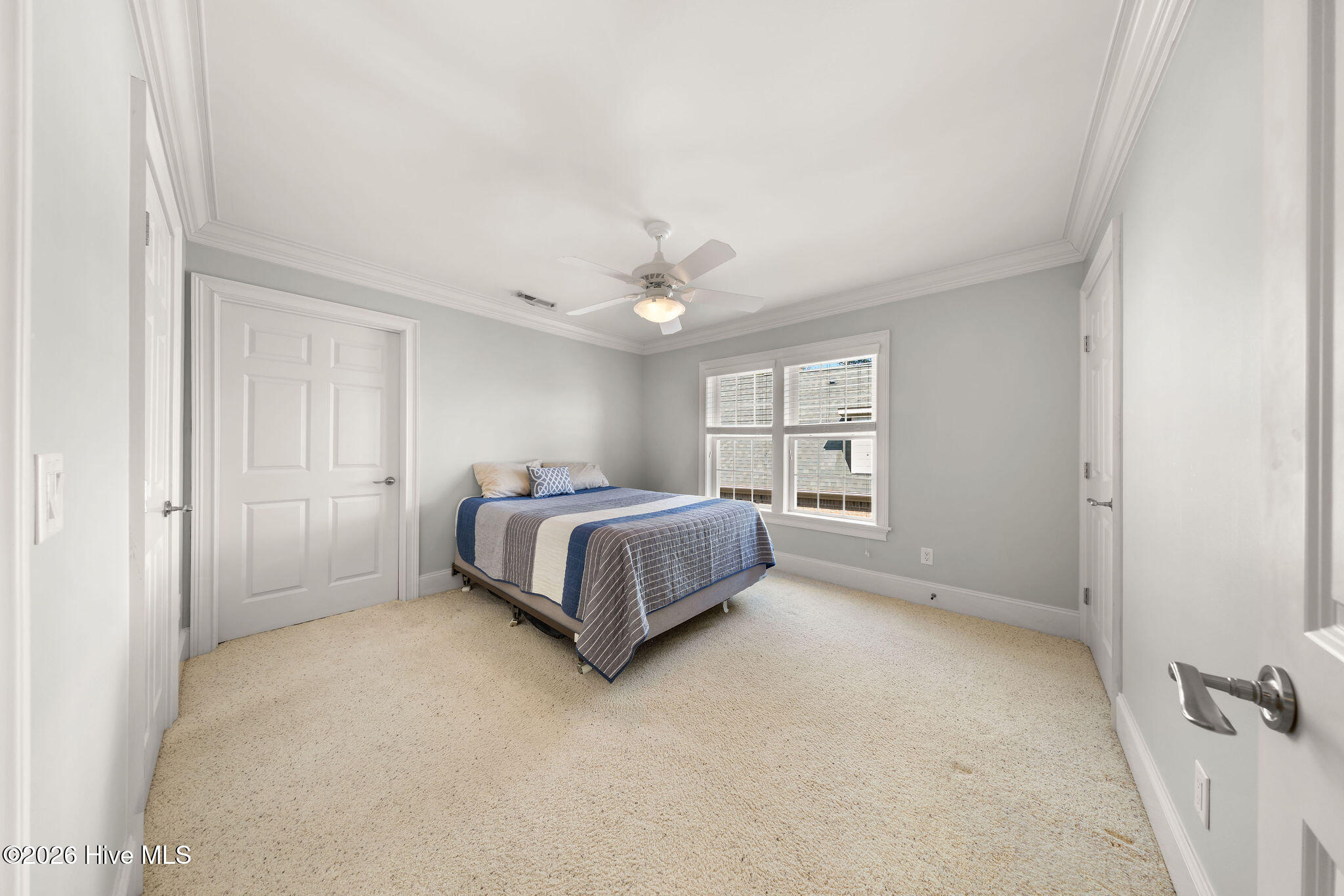 100557018 | Photo 46