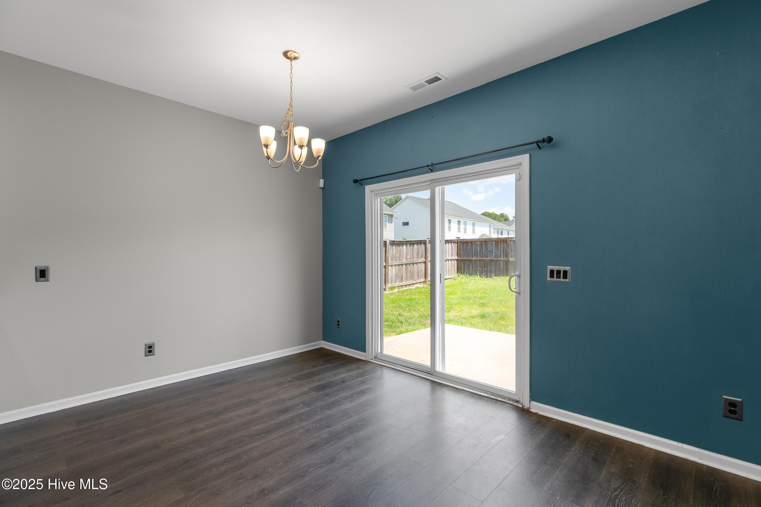 100547149 | Photo 14