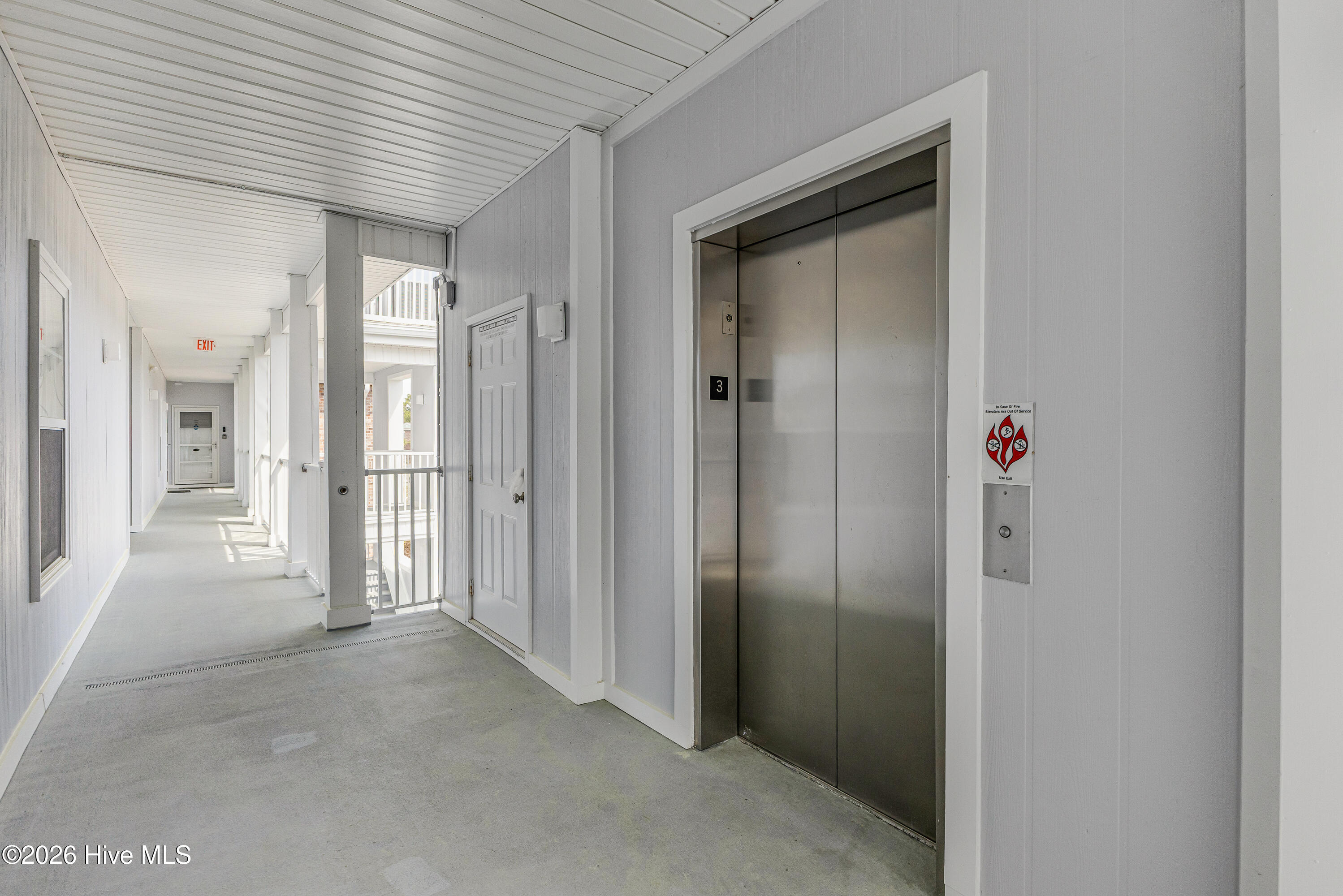 100561043 | Photo 37