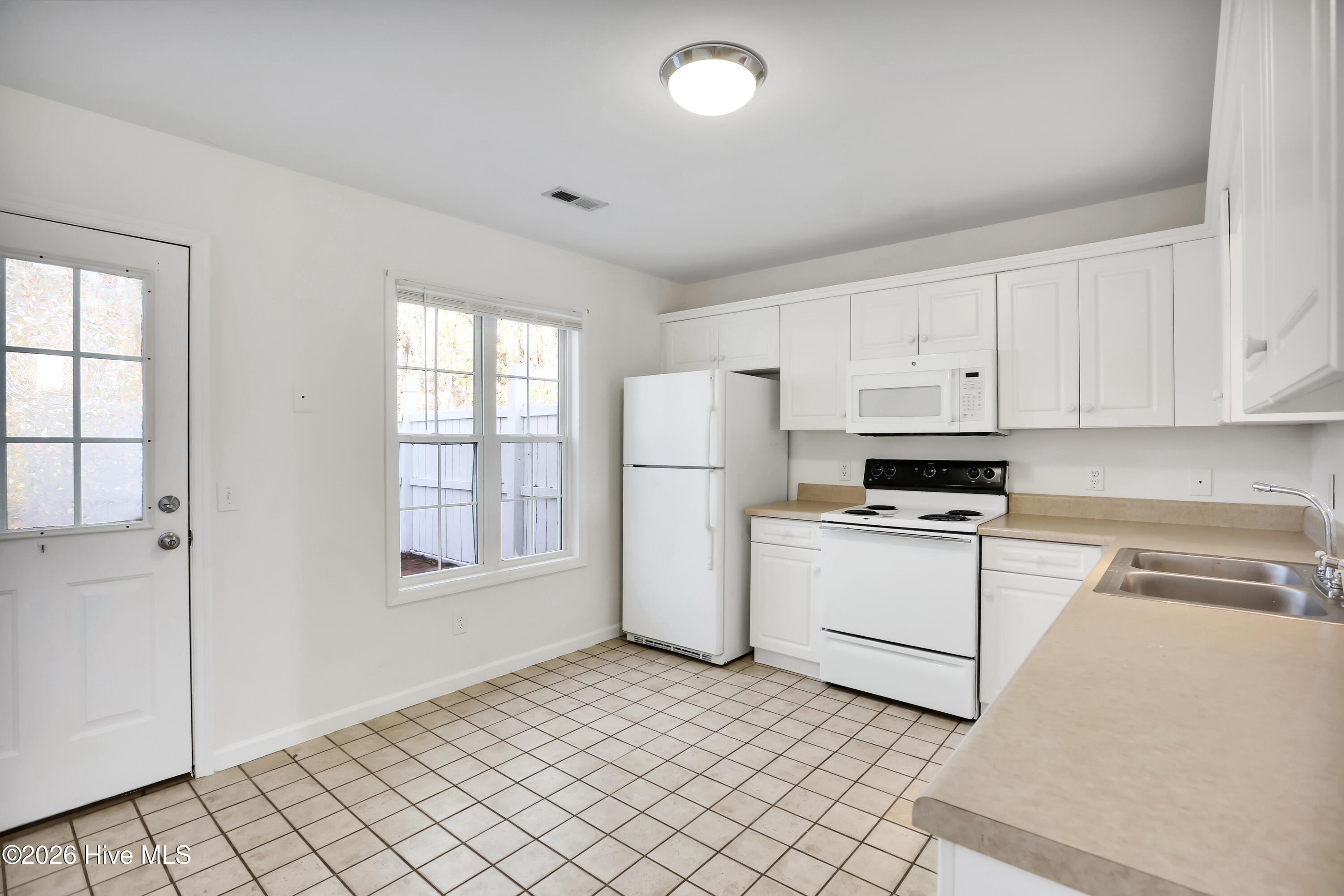 100551471 | Photo 11