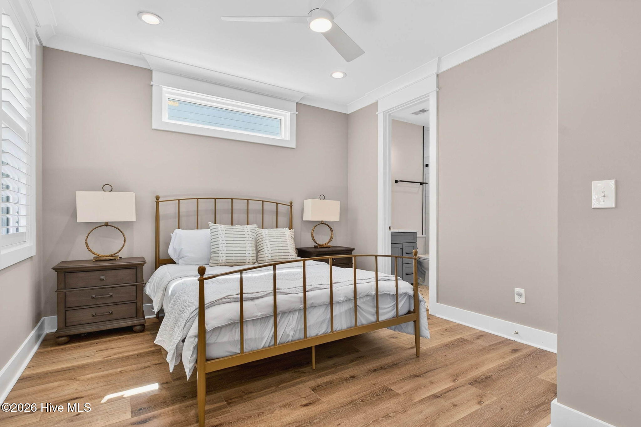 100560531 | Photo 22