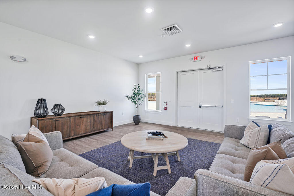 100555703 | Photo 38