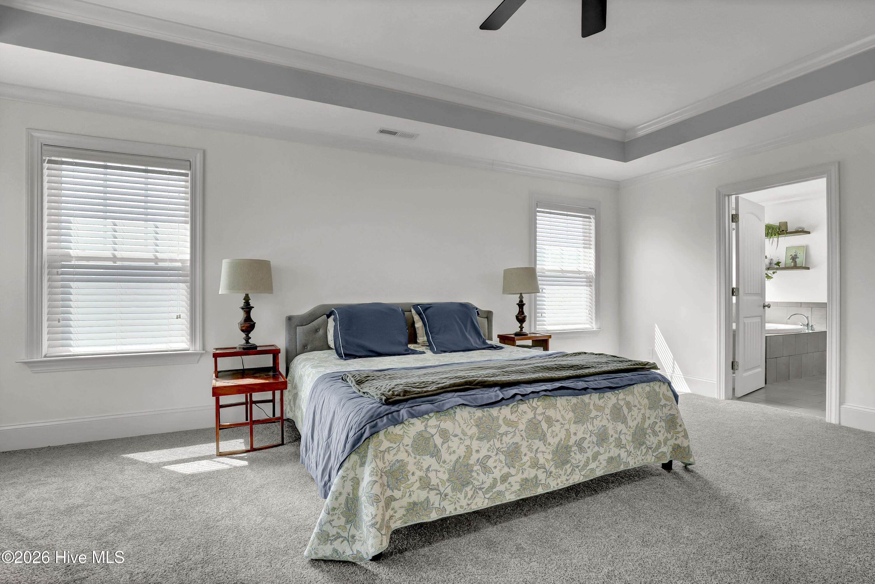 100569248 | Photo 26