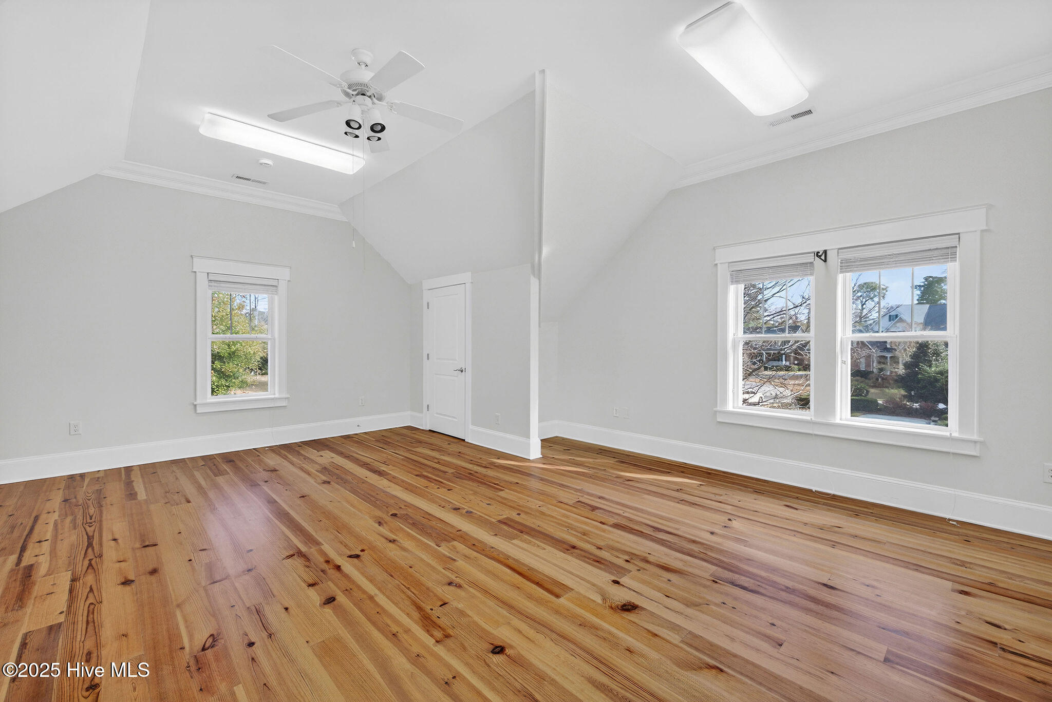 100545451 | Photo 45