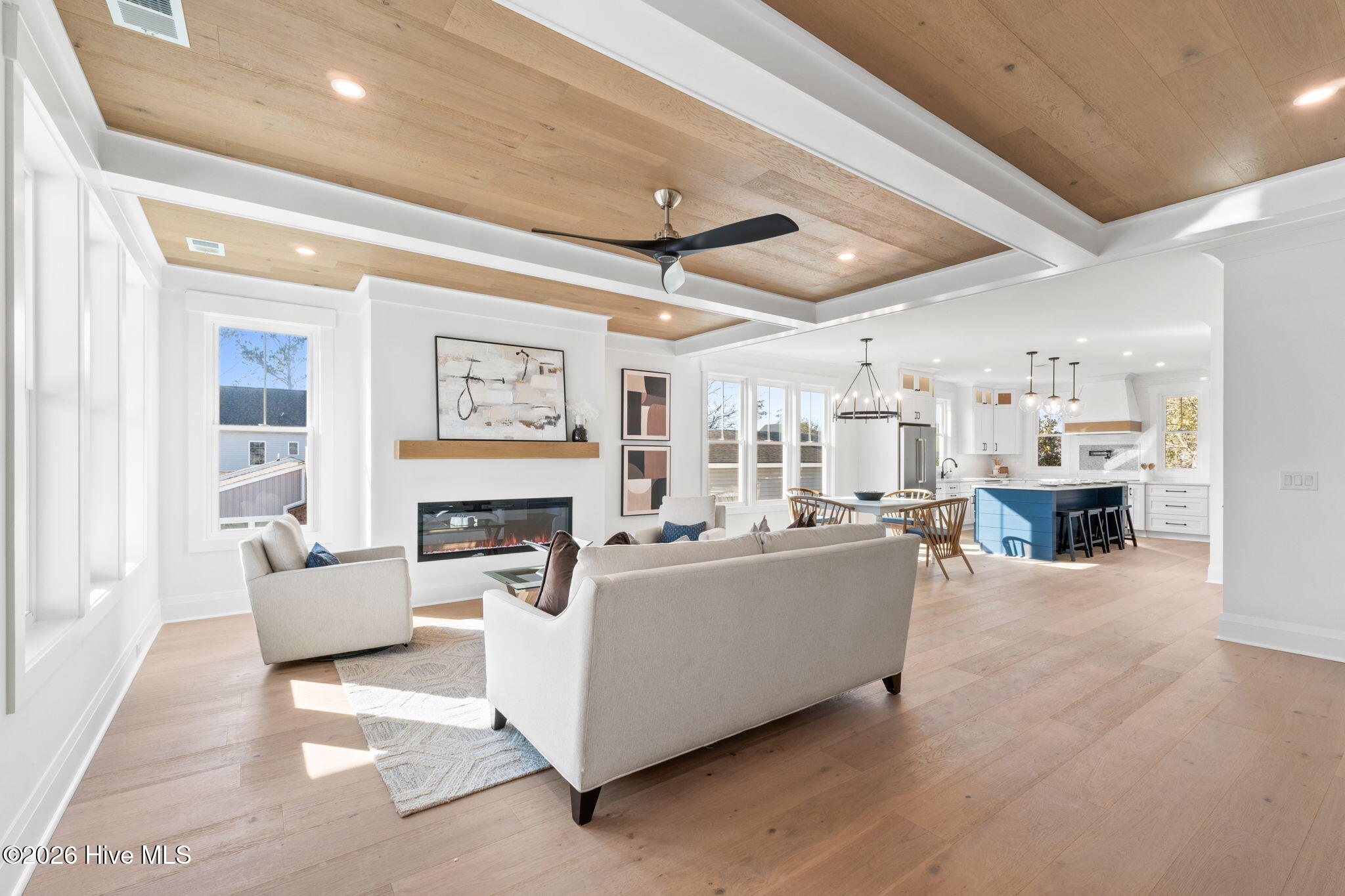 100548911 | Photo 45