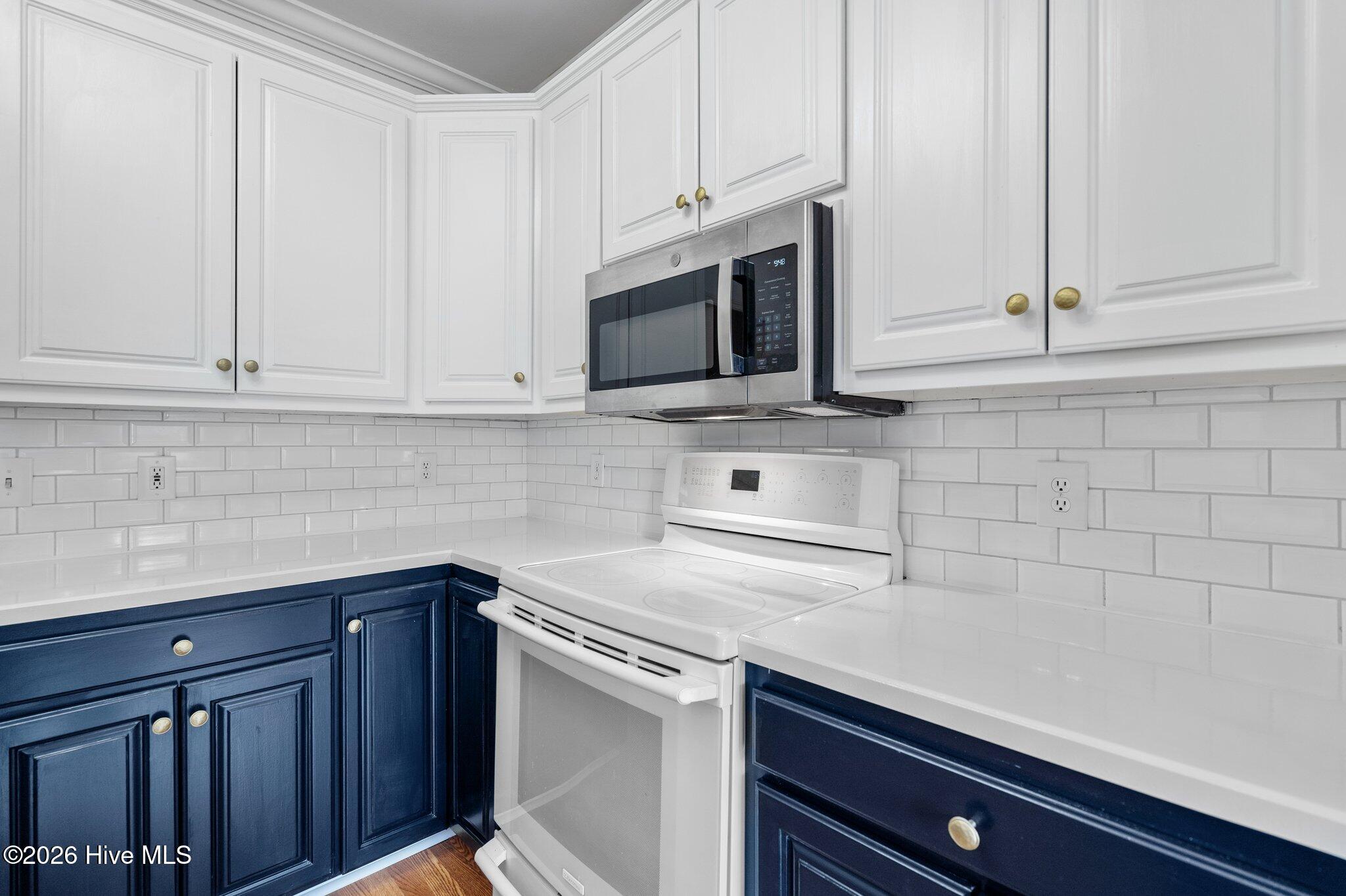 100570682 | Photo 14