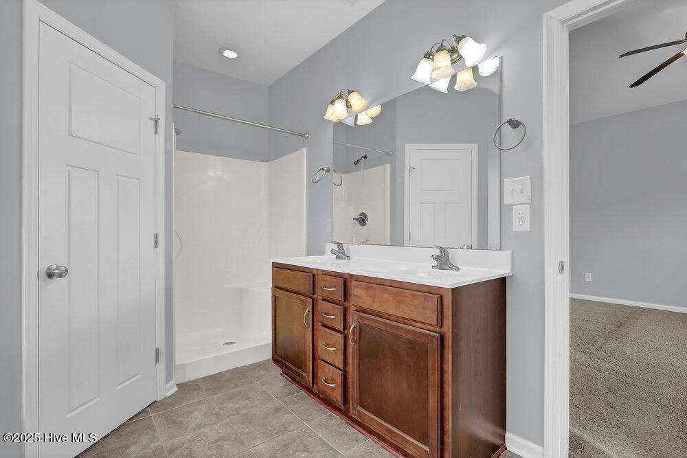 100549673 | Photo 15