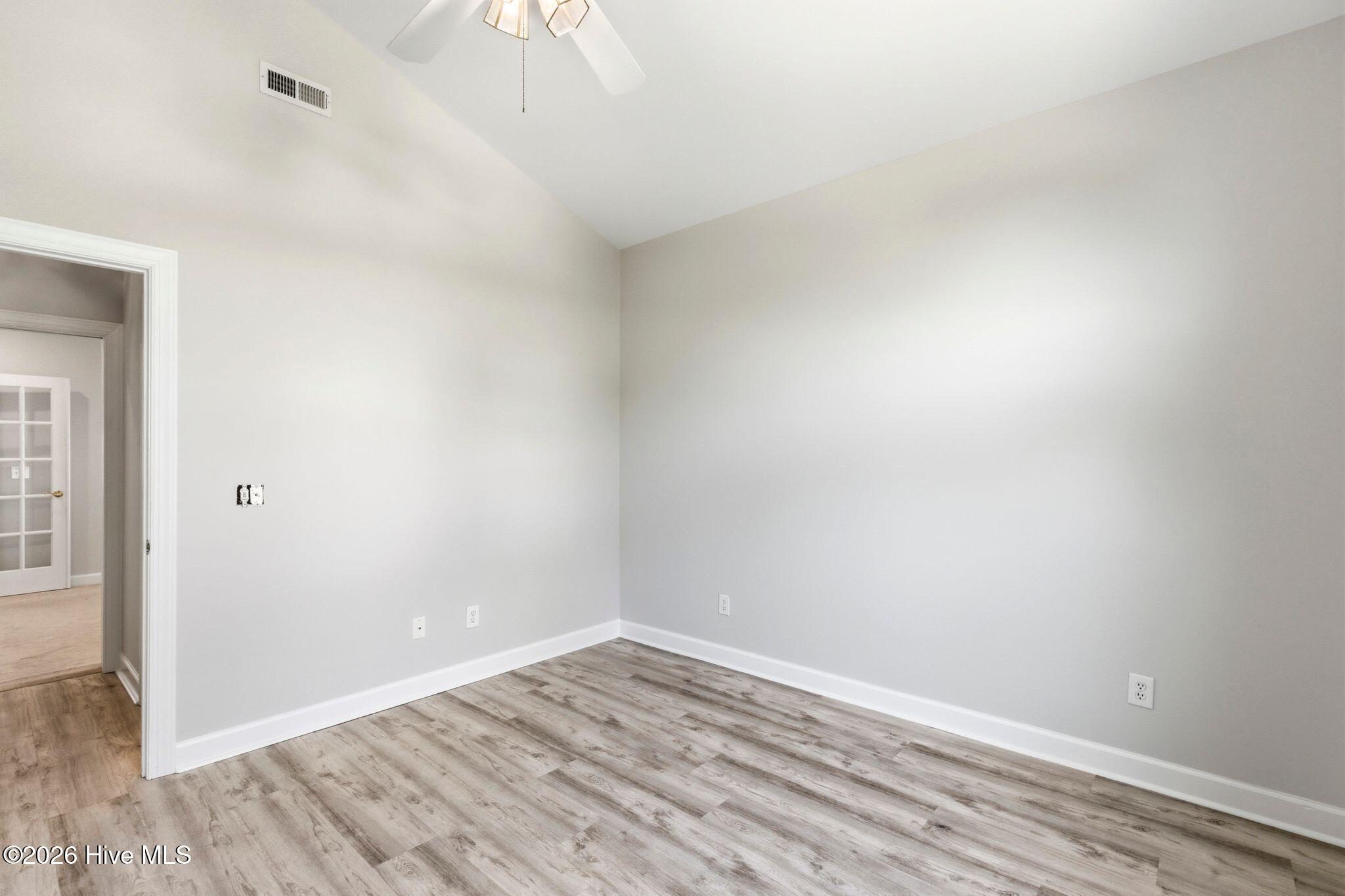 100567586 | Photo 28