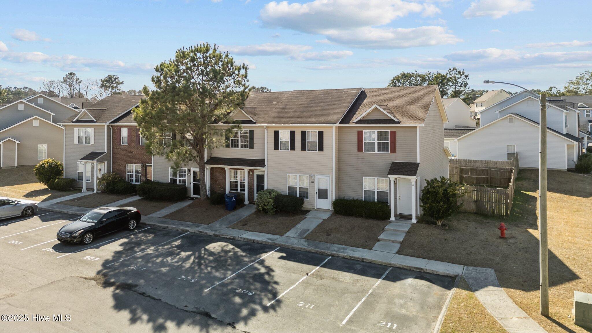 100562012 | Photo 16