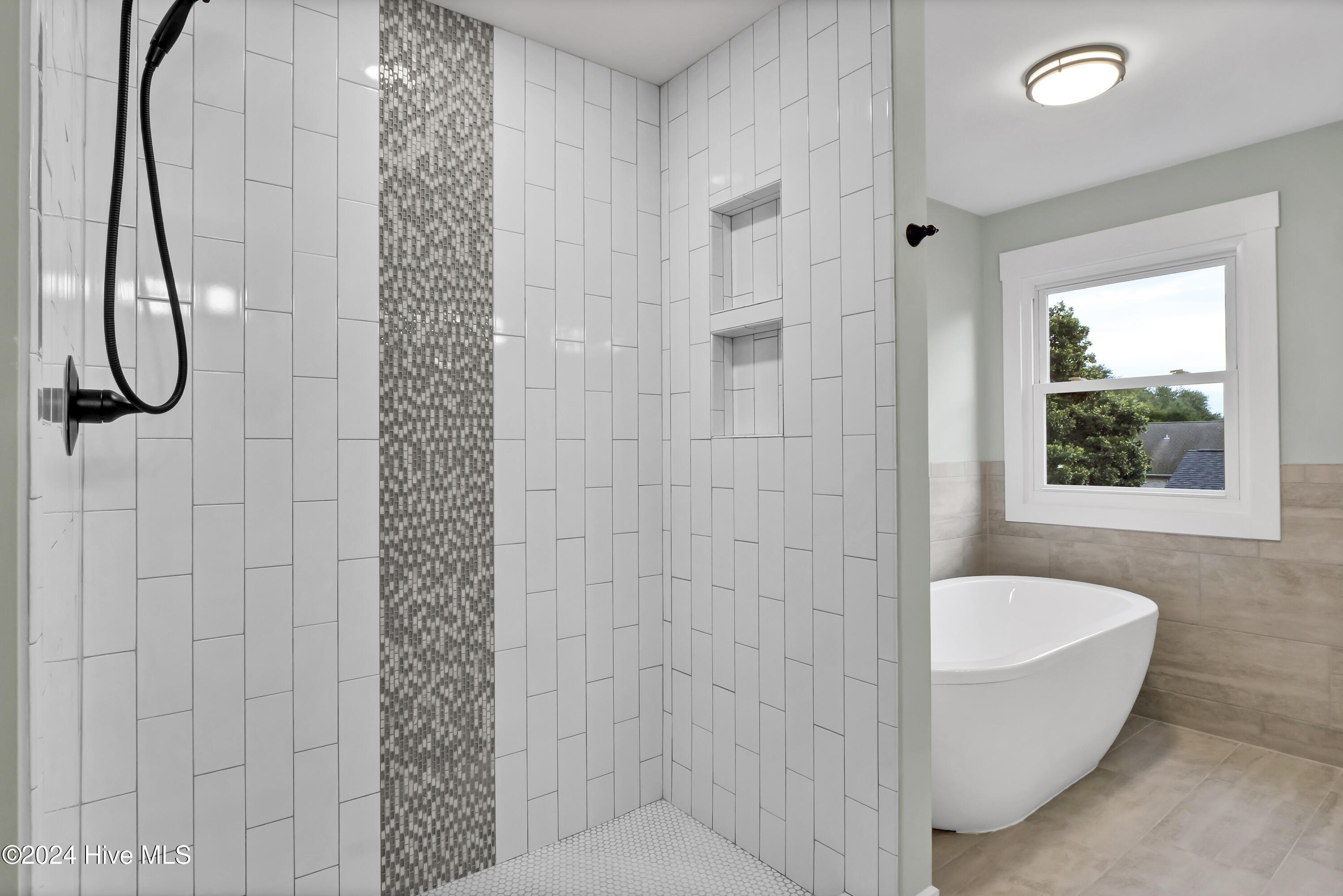 100475376 | Photo 38