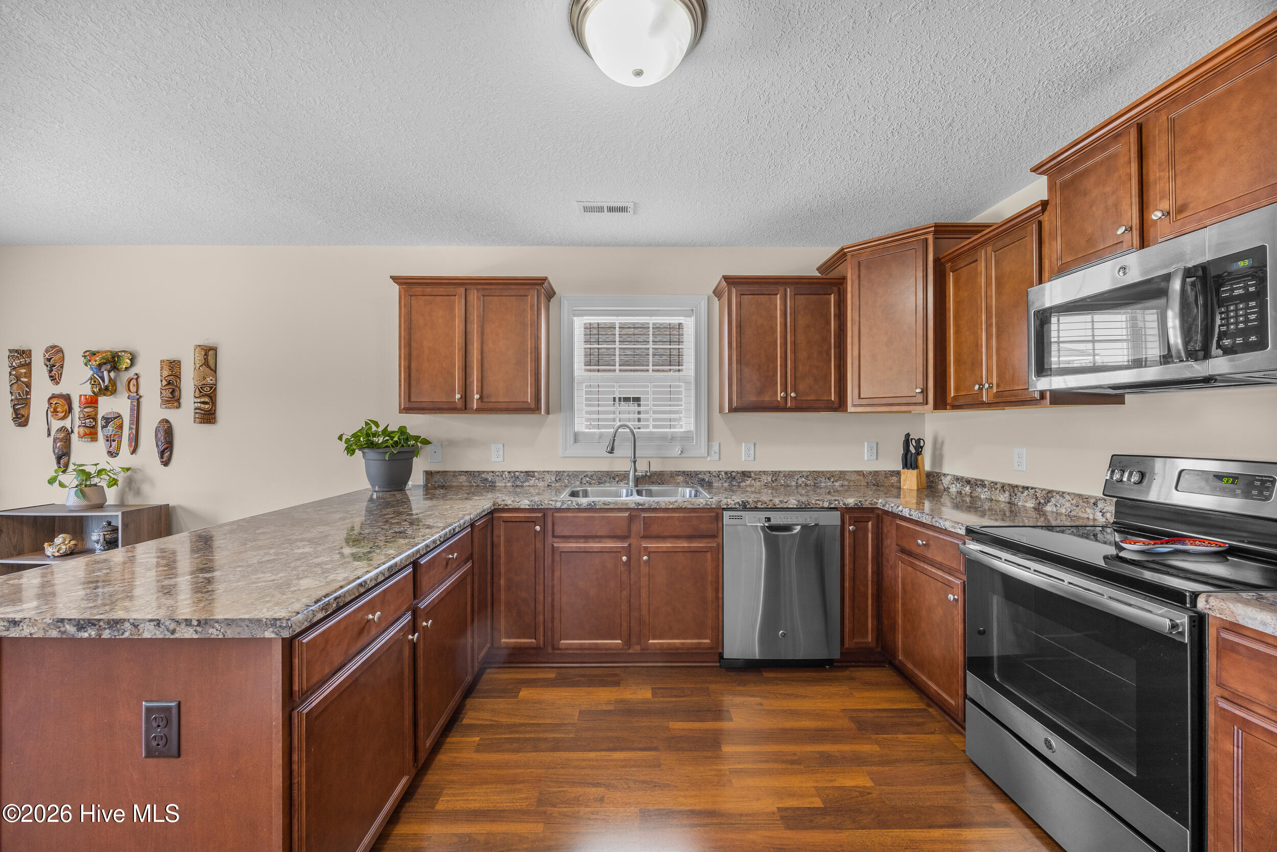 100567416 | Photo 14