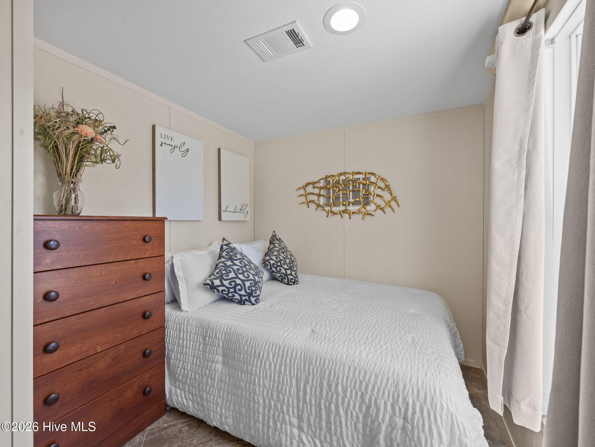 100565436 | Photo 11