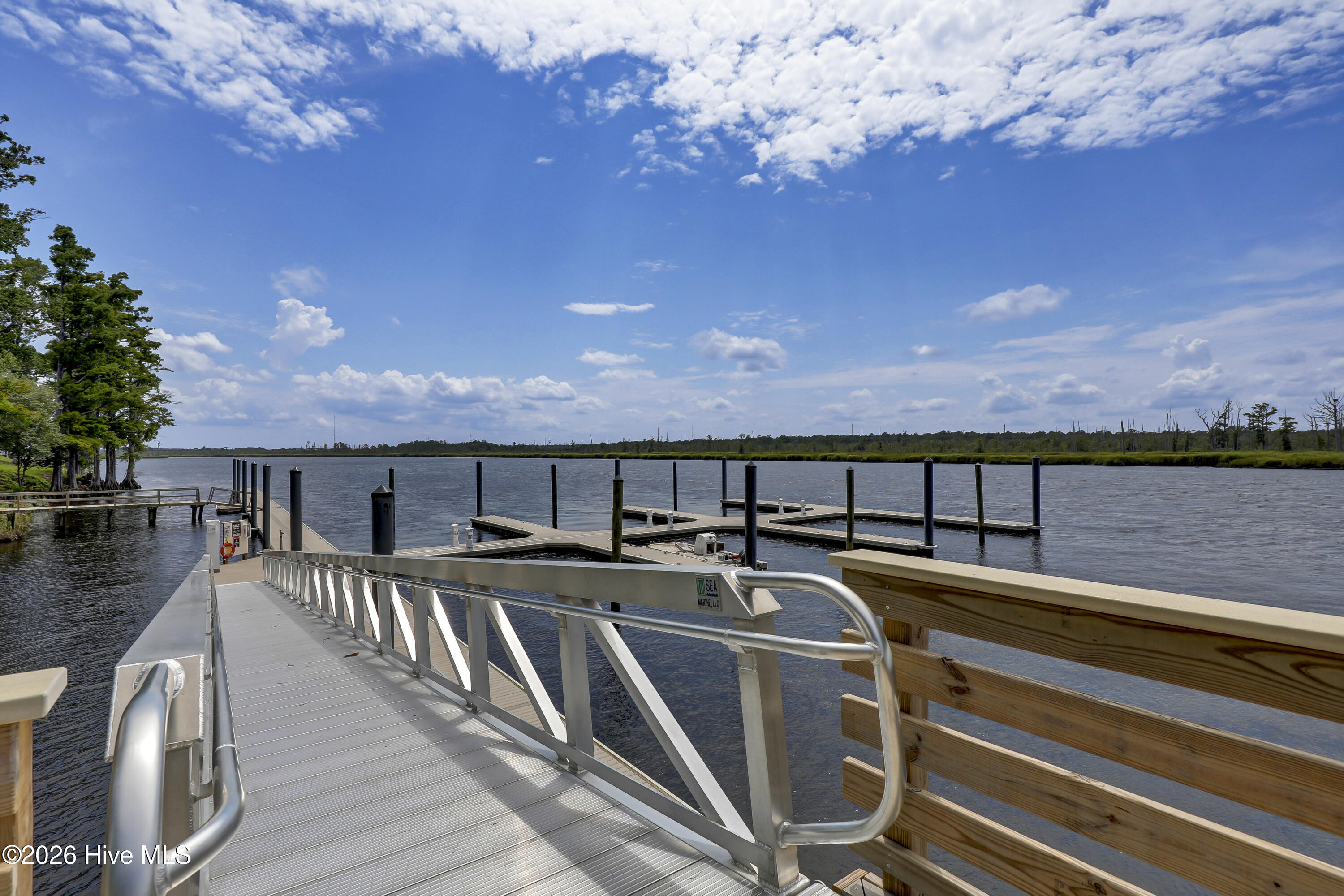 100548611 | Photo 48