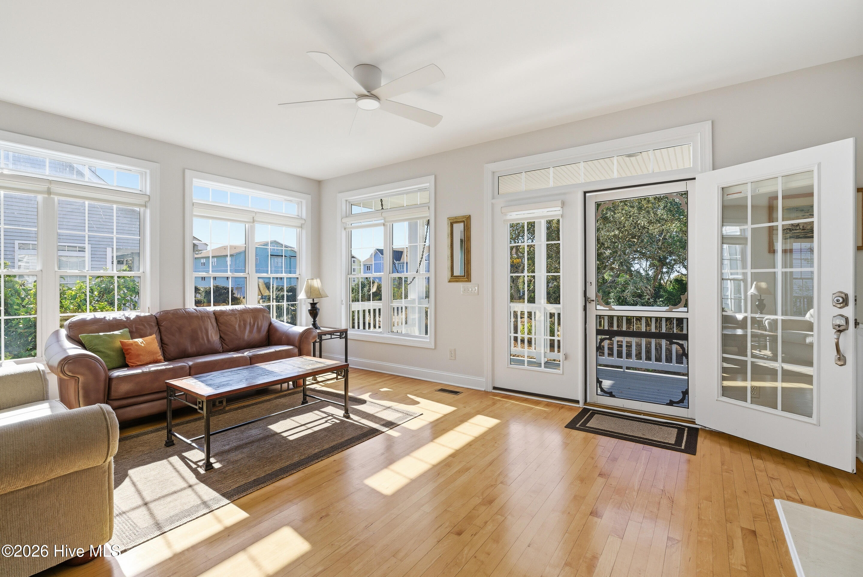 100561643 | Photo 10