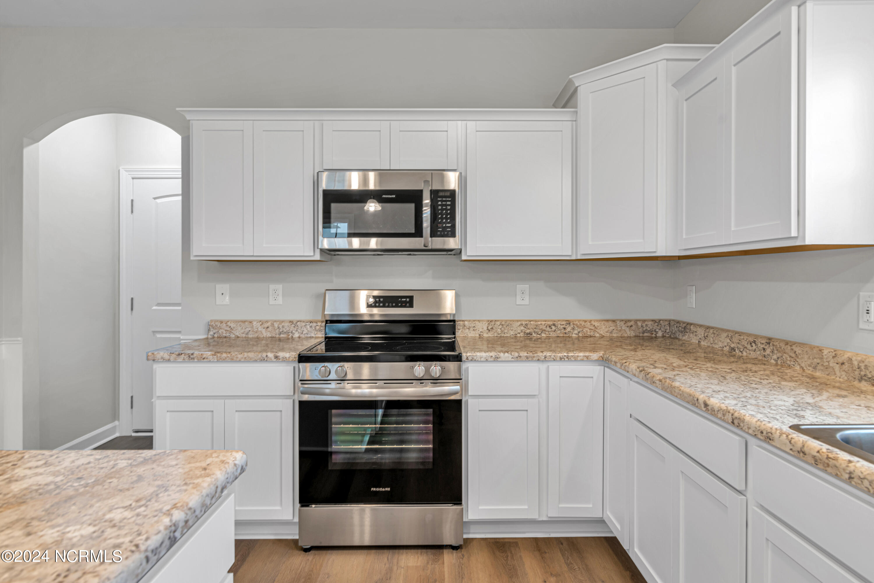 100562805 | Photo 17