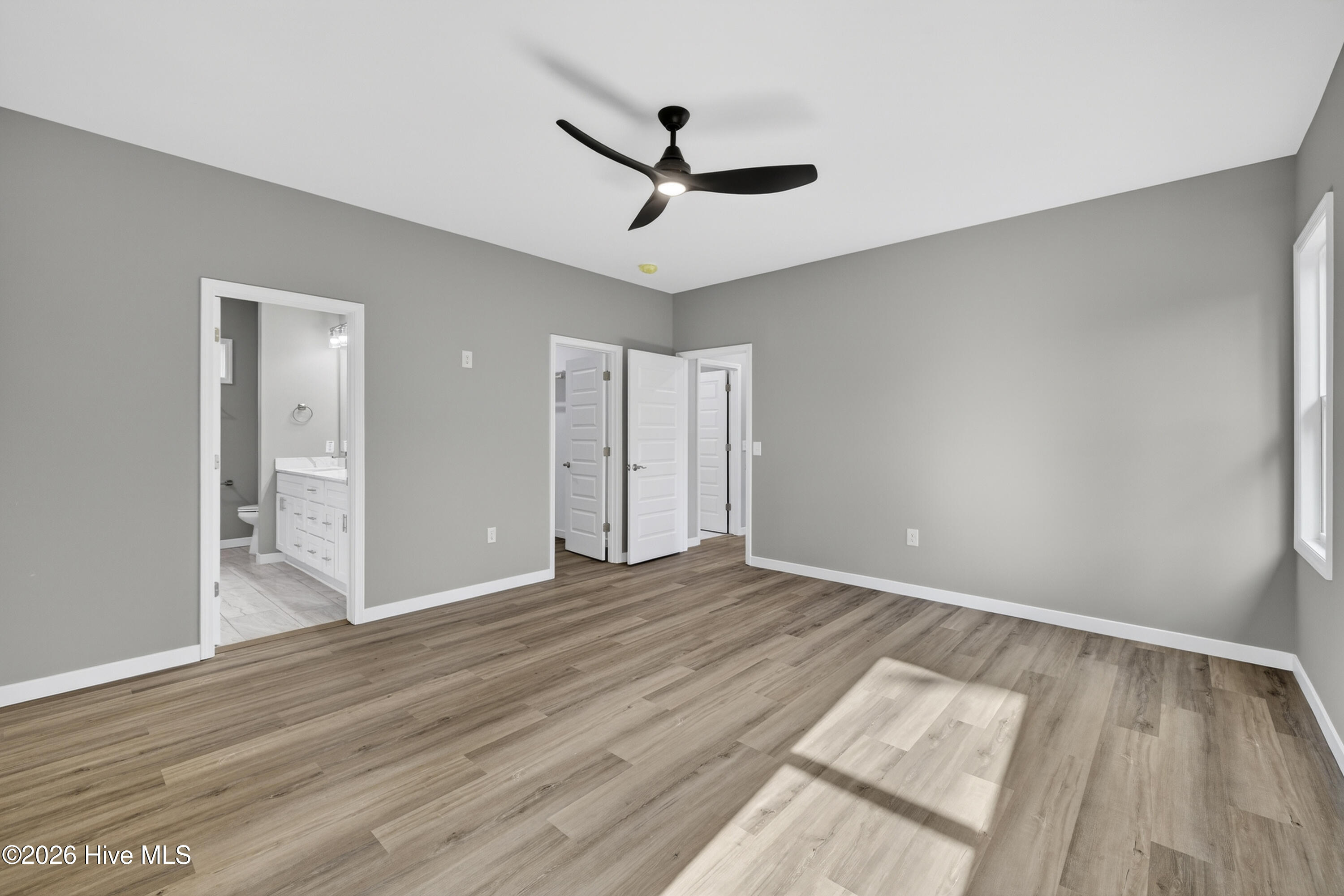 100548681 | Photo 24