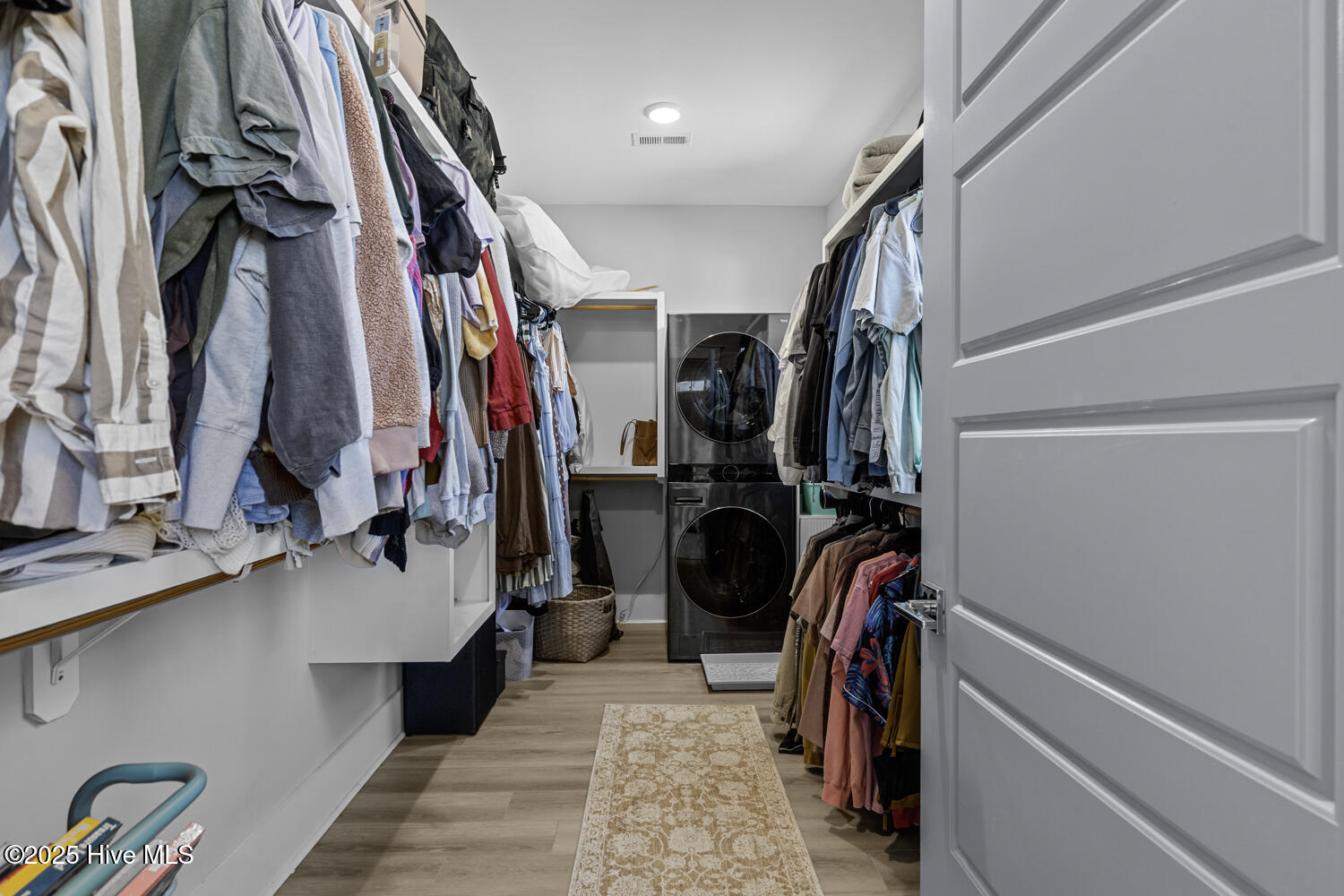 100545197 | Photo 40