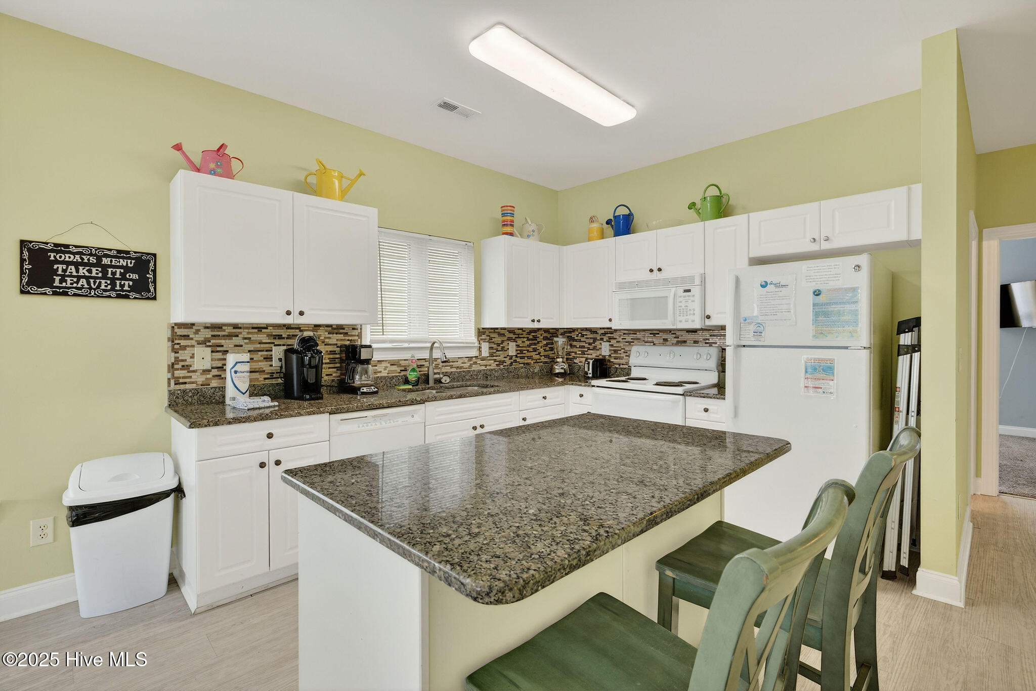 100536023 | Photo 12