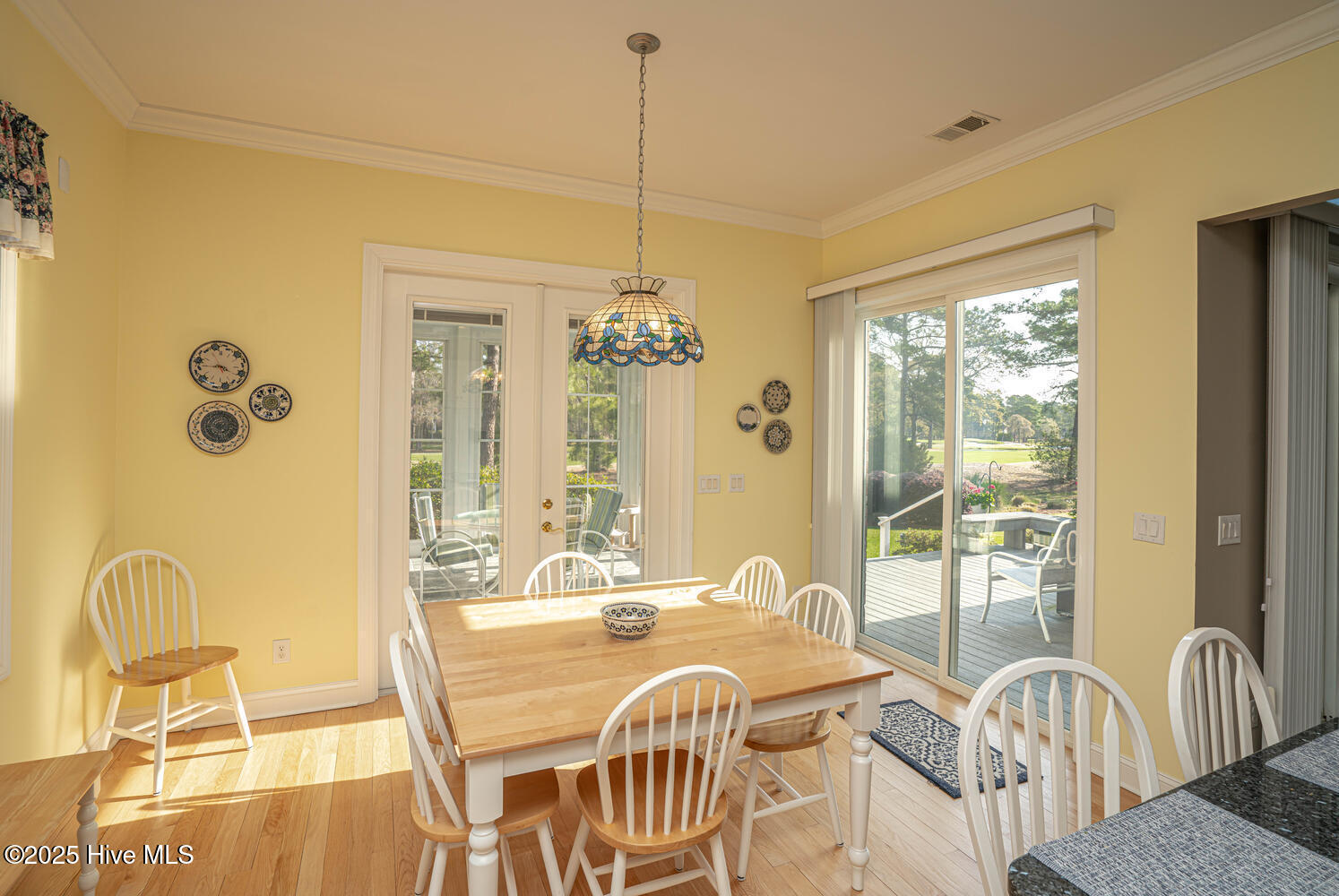 100547703 | Photo 23