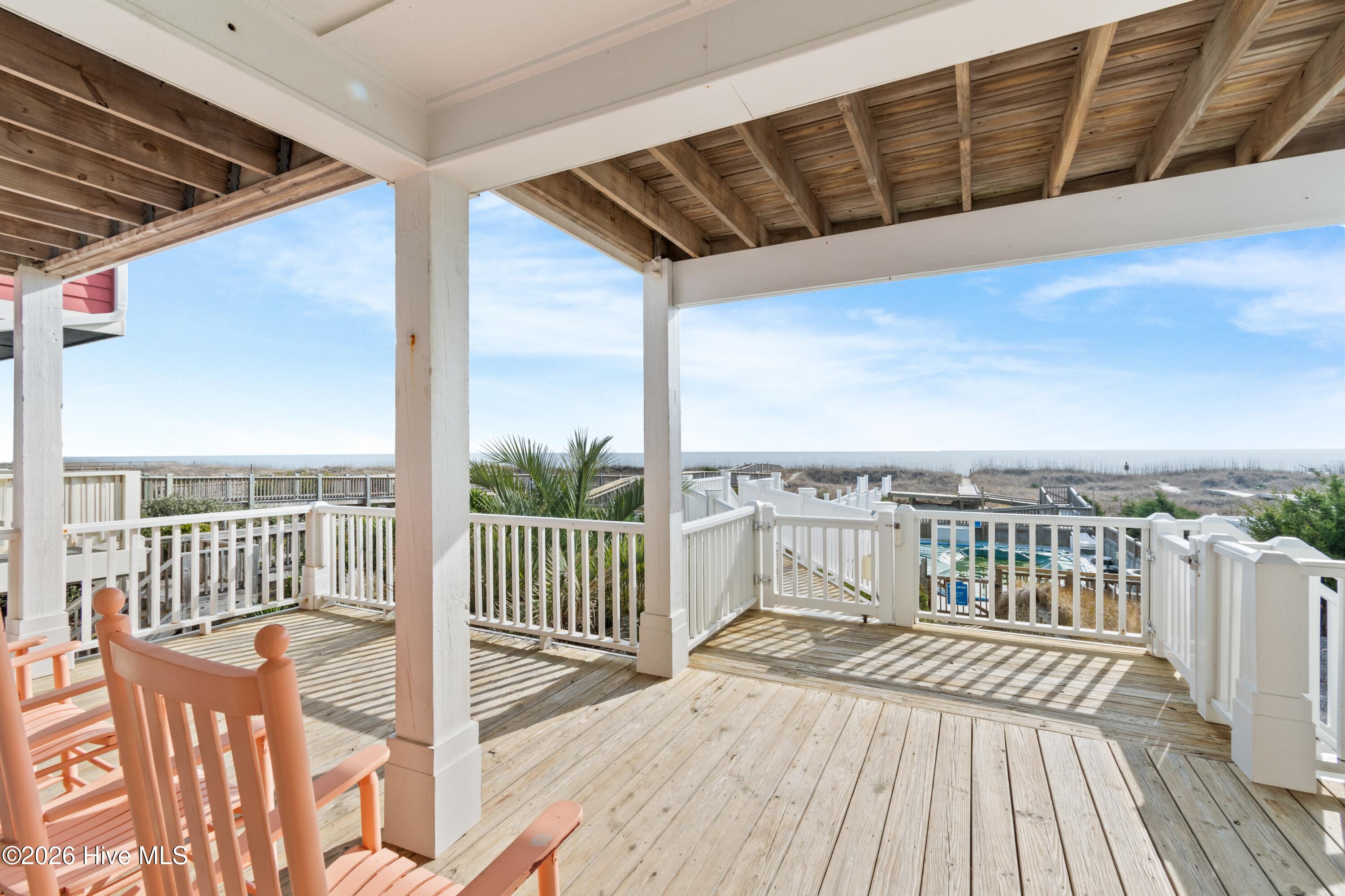 100548422 | Photo 62