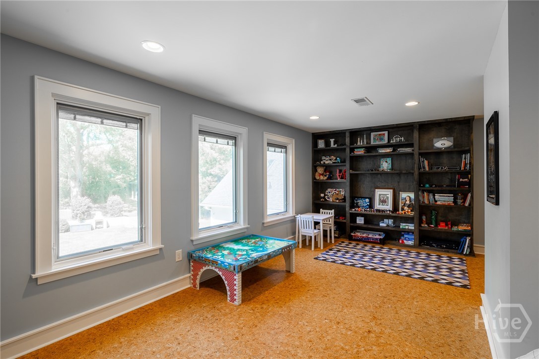 385 Woodward Way