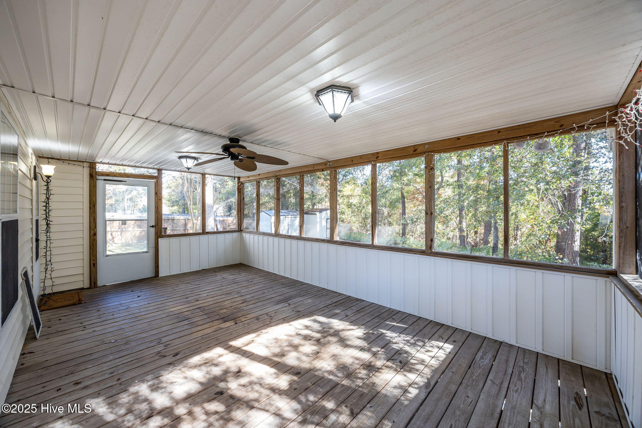 100541595 | Photo 45