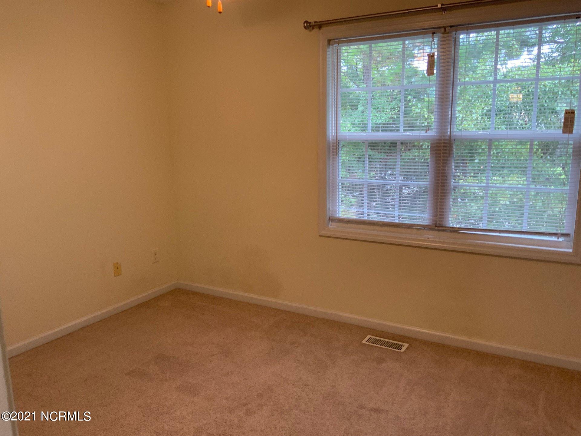 100558703 | Photo 12