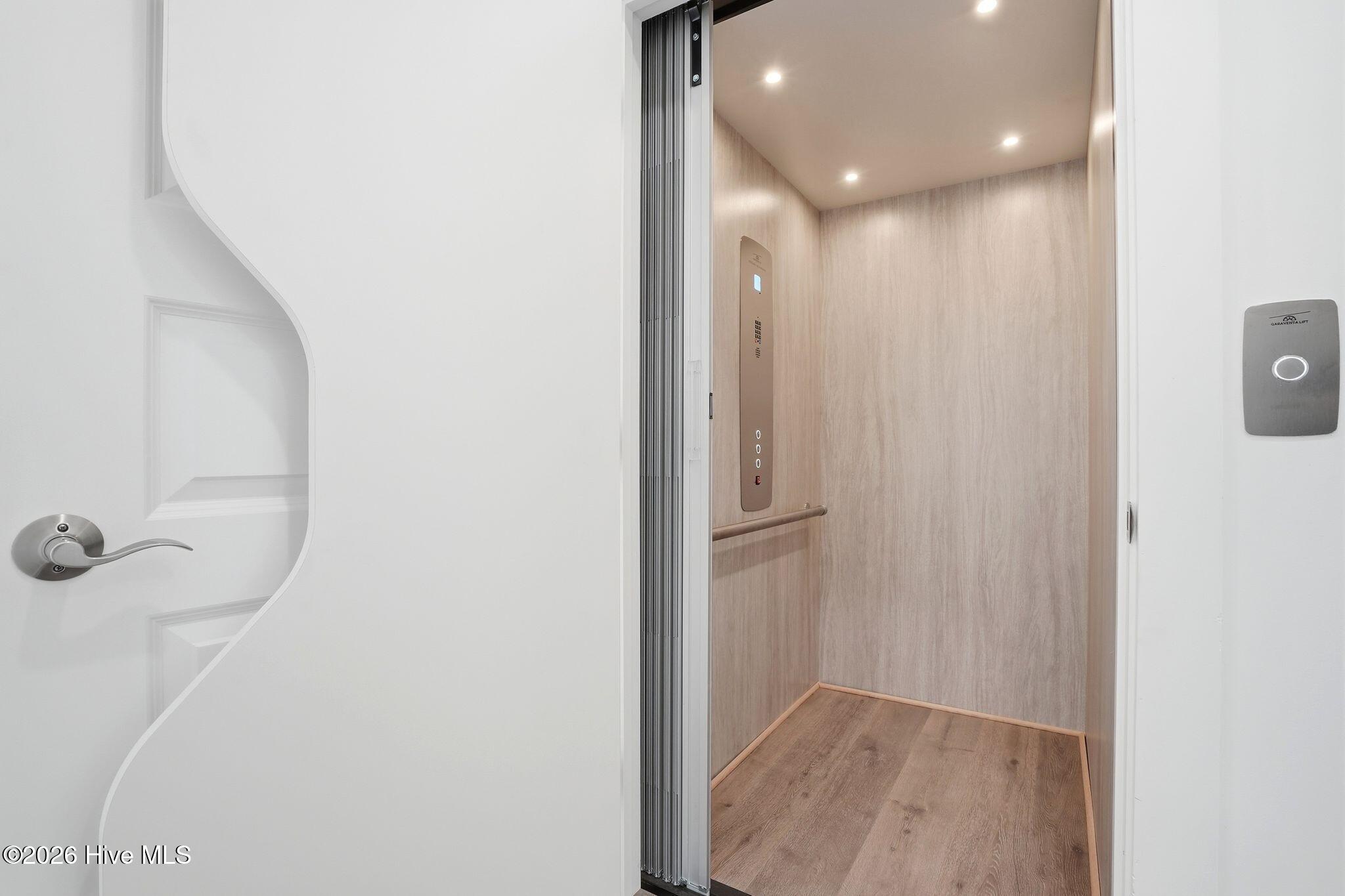 100558491 | Photo 65